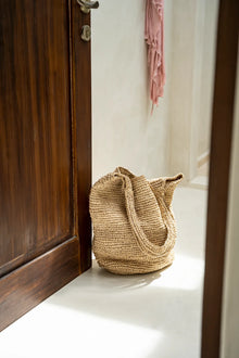 The Te Quiero Shopper in raffia — handmade luxury shopping bag curated by Laiyahome — view 4