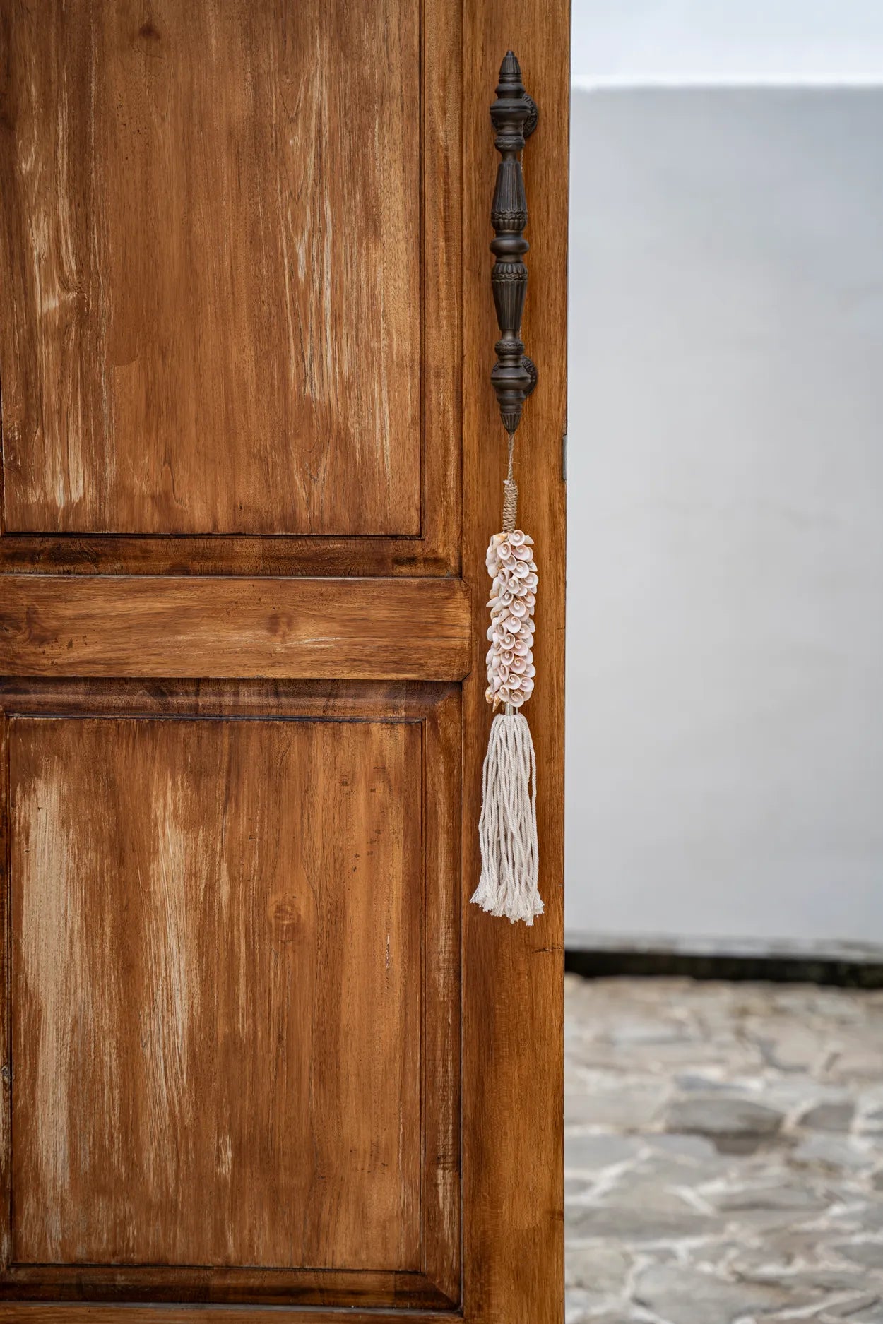The Shell & Cotton Tassel - Pink in shell — handmade luxury wall decoration curated by Laiyahome — view 4