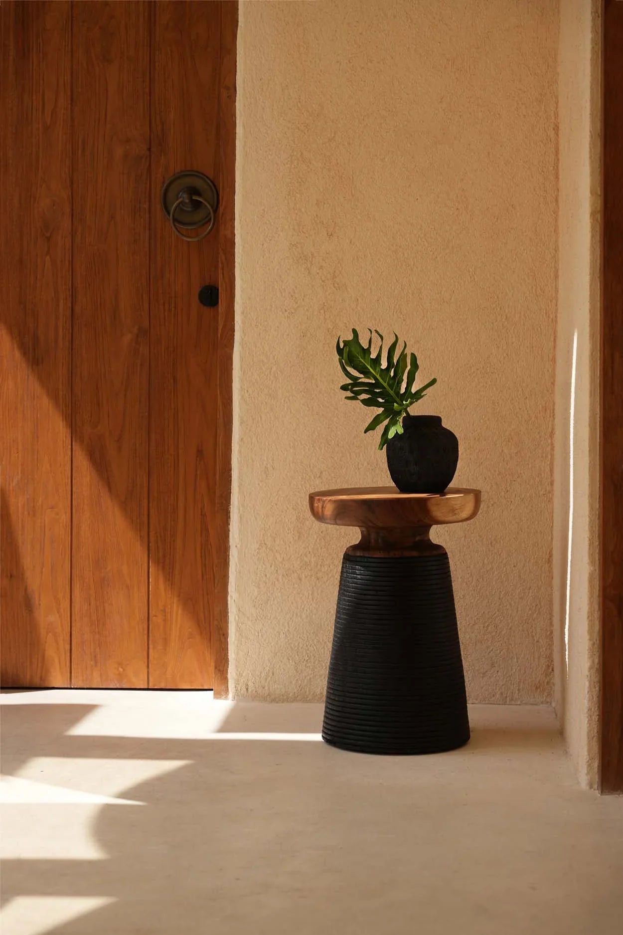 The Trendy Vase - Black - S in terracotta — handmade luxury vase curated by Laiyahome — view 4