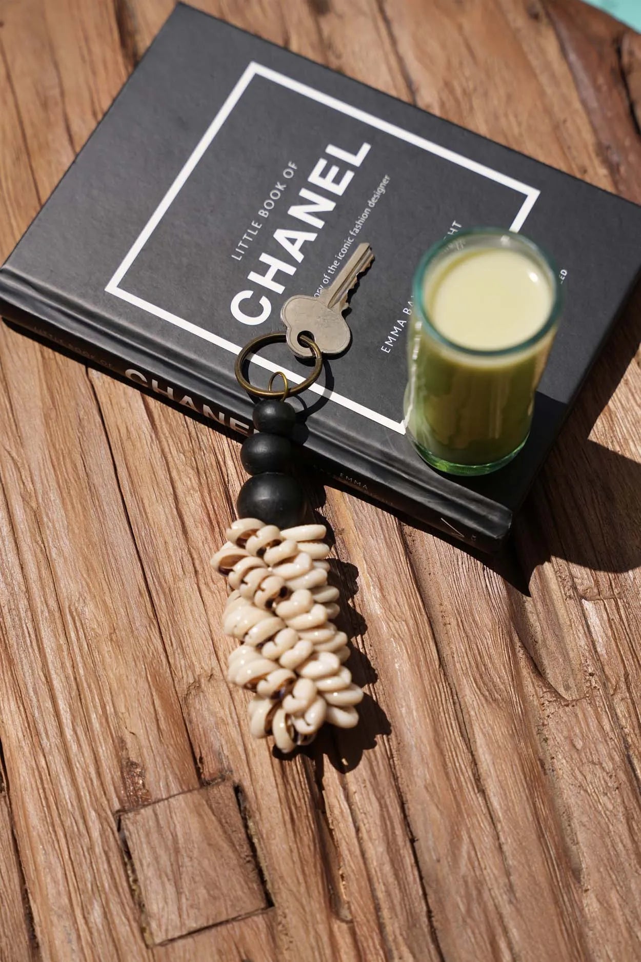 The Canggu Keychain - Natural Black in shell — handmade luxury keychain curated by Laiyahome — view 2