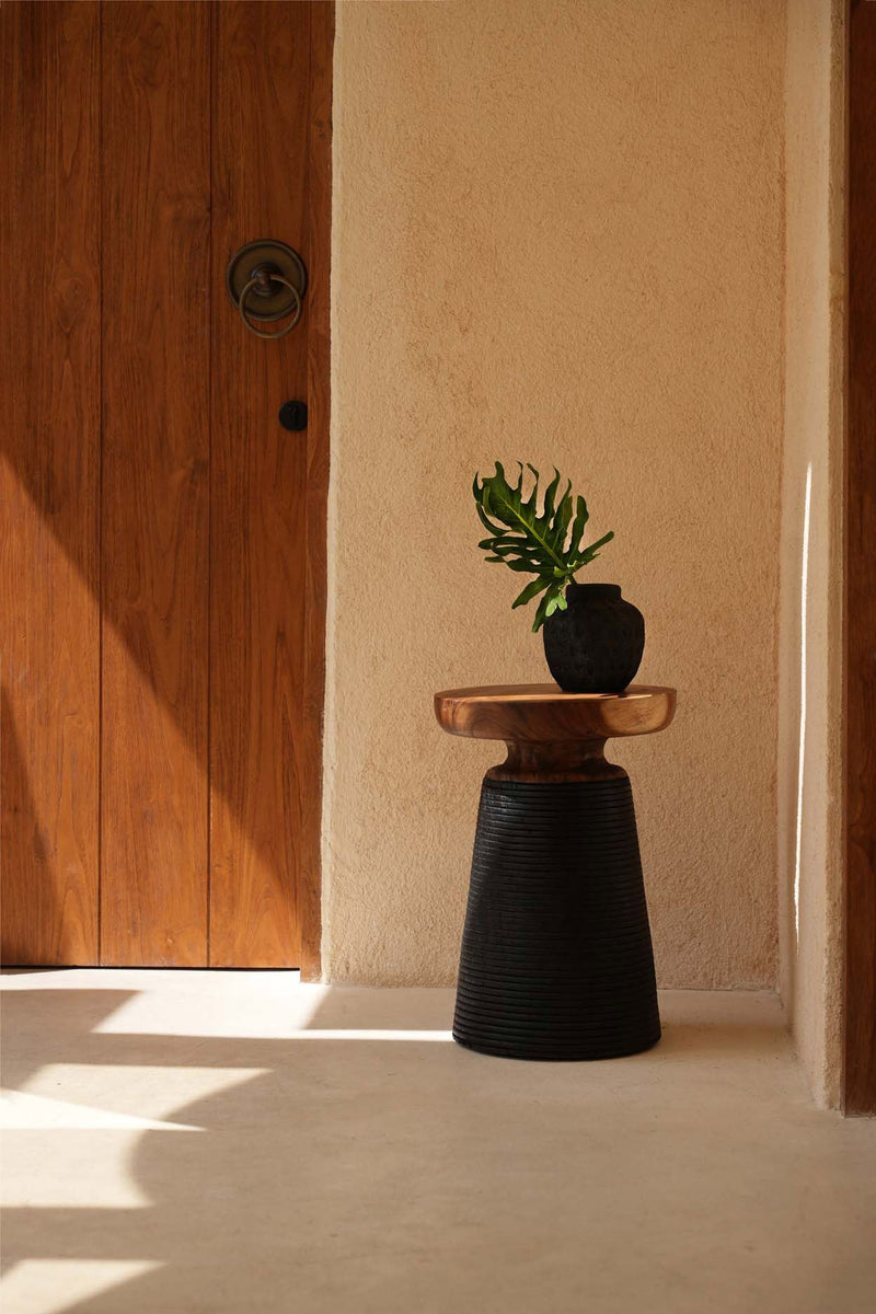 The Trendy Vase - Black - S in terracotta — handmade luxury vase curated by Laiyahome — view 2