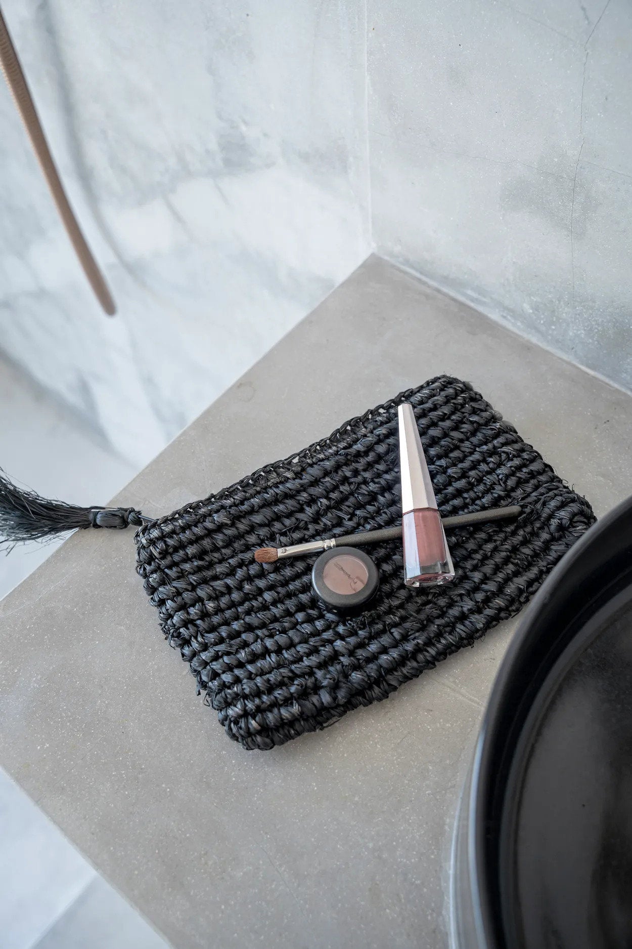 The Raffia Clutch - Black - S – raffia clutch in black – product view 4