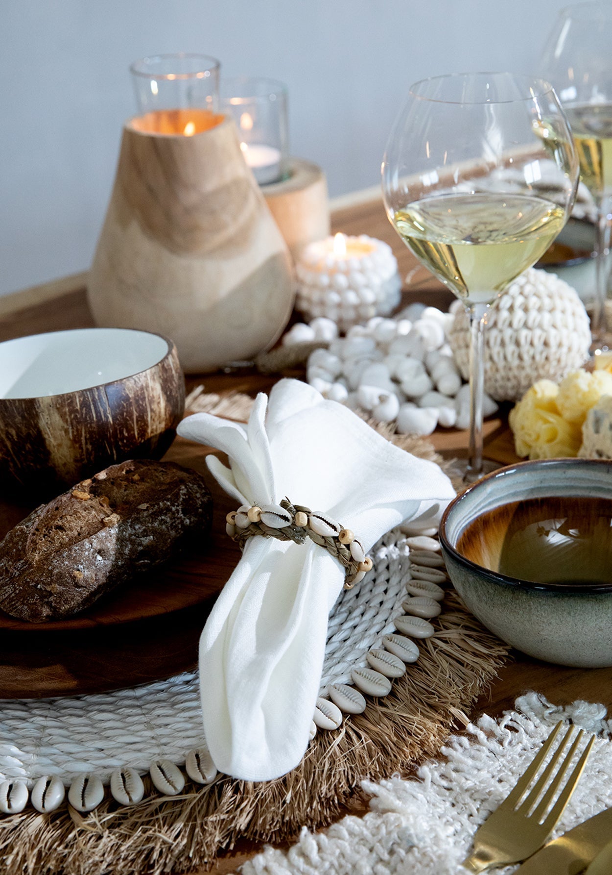 The Shell Napkin Ring – seagrass napkin – product view 2