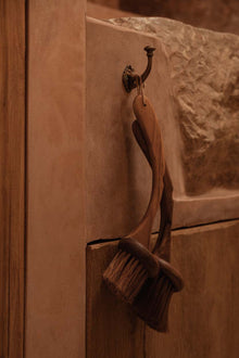 The Naan Brush - Natural in wood — handmade luxury broom curated by Laiyahome — view 2