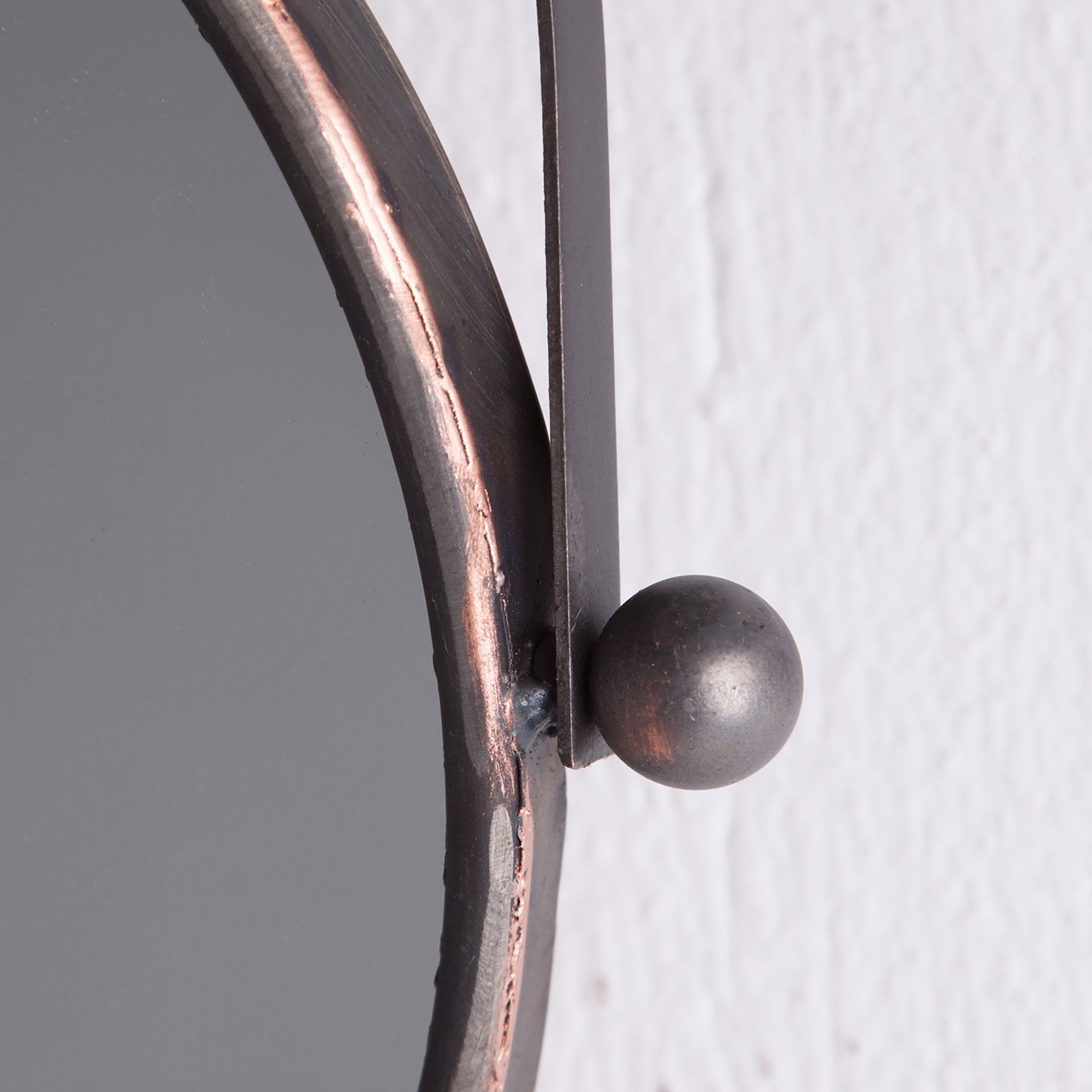 The Reken Mirror — industrial mirror in solid iron from Laiyahome