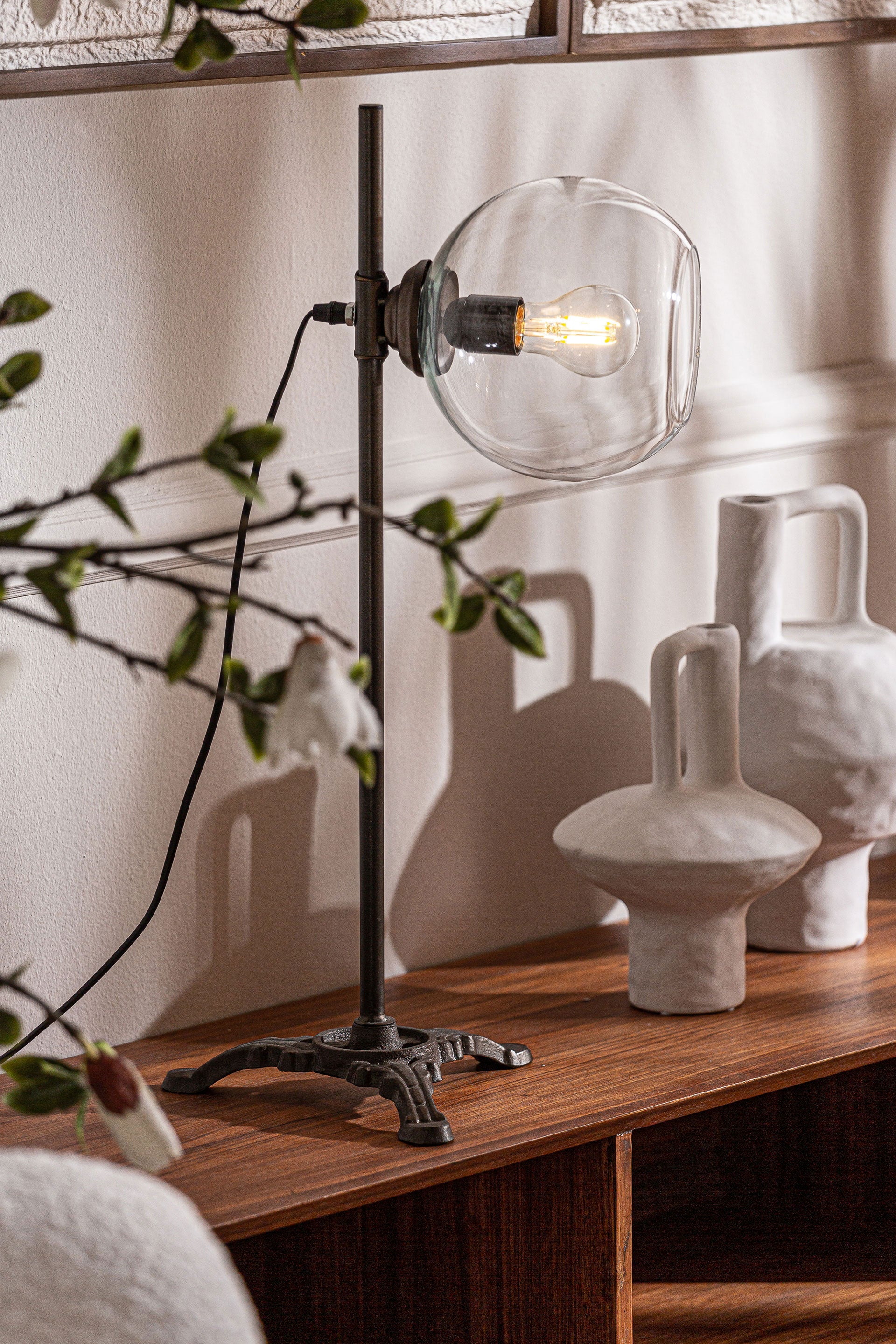 The Flessie Table Lamp — industrial table lamp in solid iron from Laiyahome
