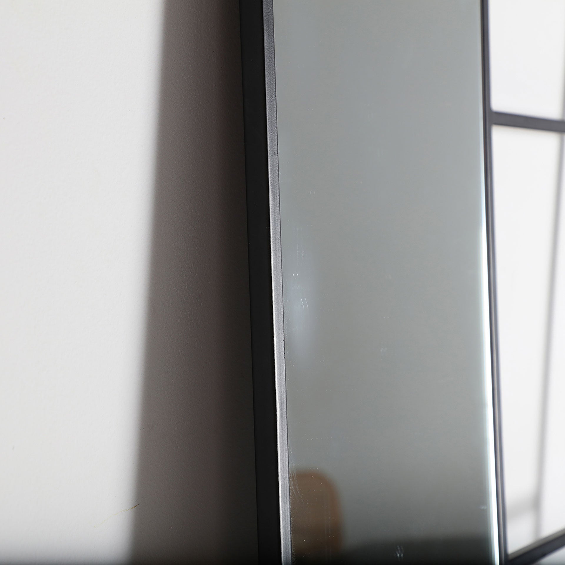 The Ezequiel Mirror — industrial mirror in solid iron from Laiyahome