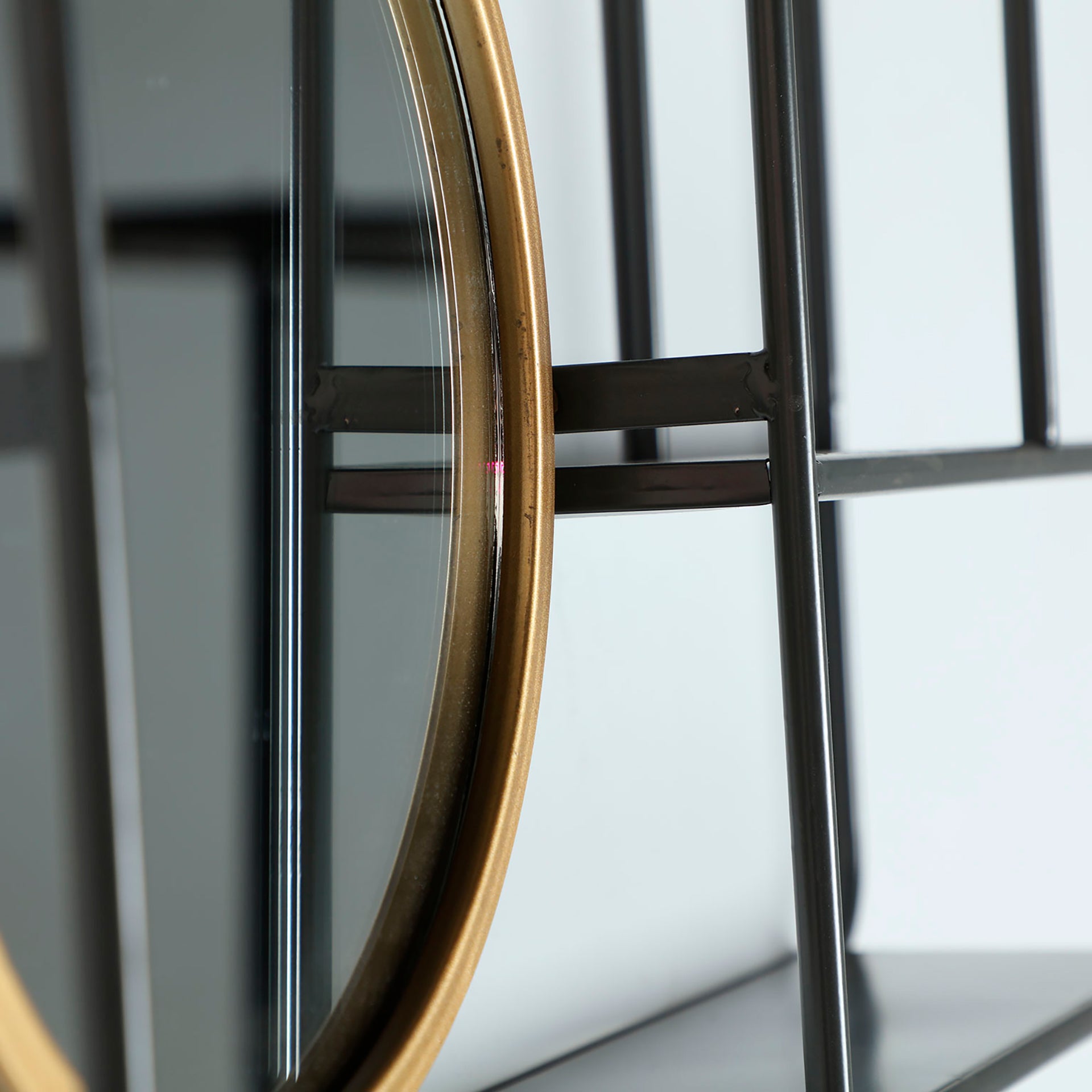 The Varese Mirror — industrial mirror in solid iron from Laiyahome