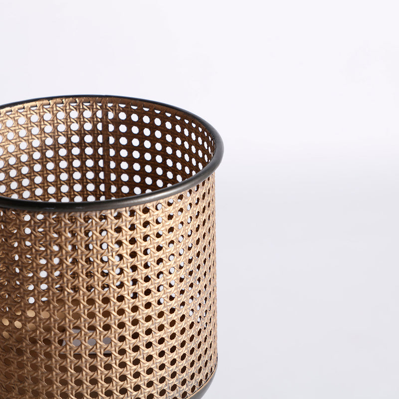 The Bream Plant Pot — Art Deco planter in solid iron from Laiyahome