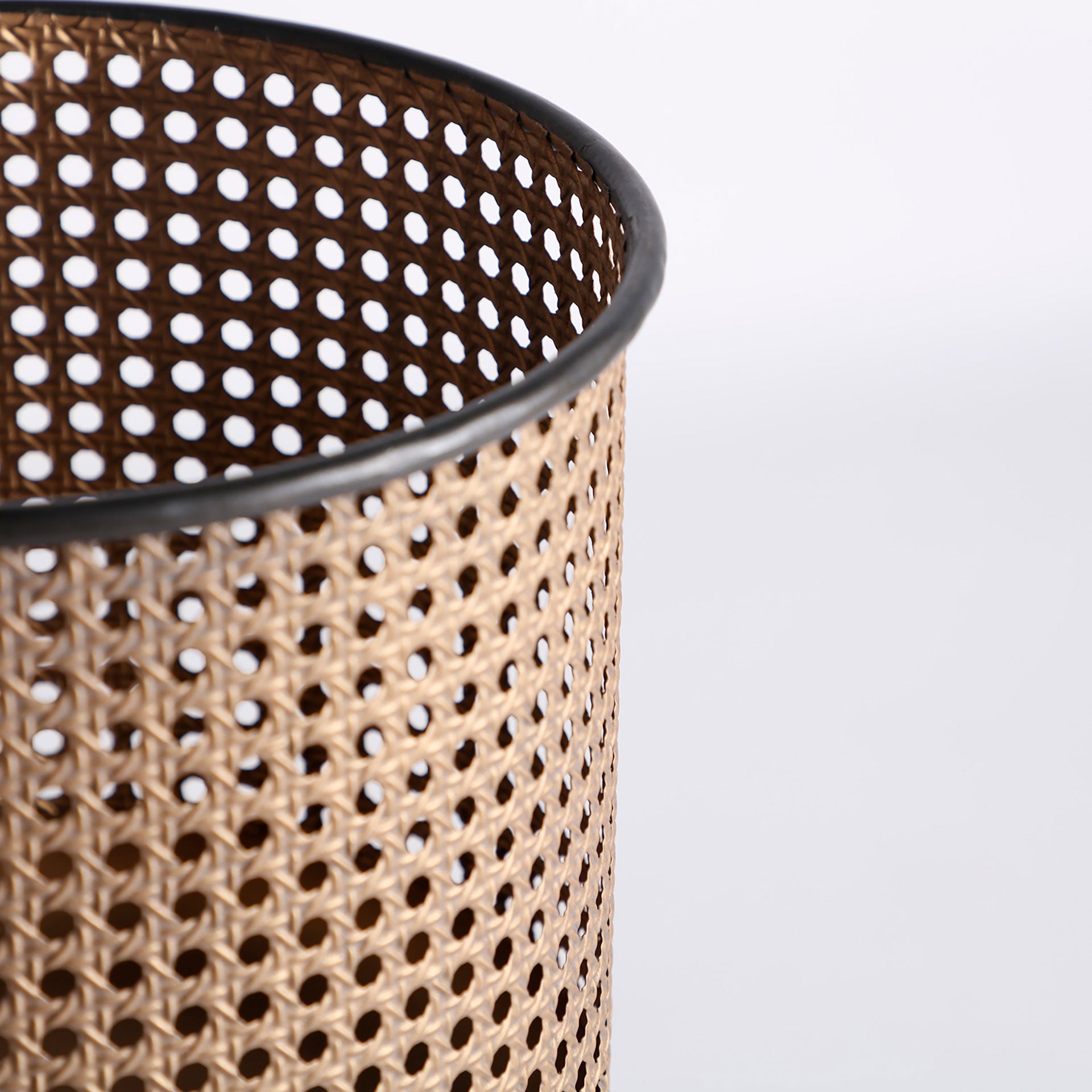 The Bream Plant Pot — Art Deco planter in solid iron from Laiyahome