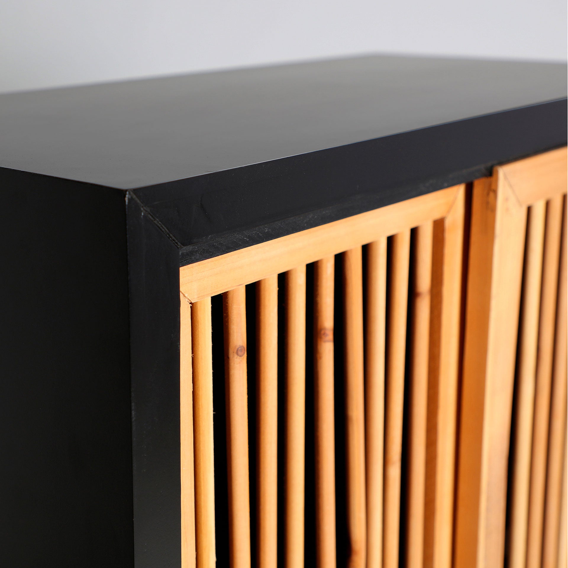 The Lomqui Wardrobe — contemporary cabinet in engineered wood with veneer finish from Laiyahome