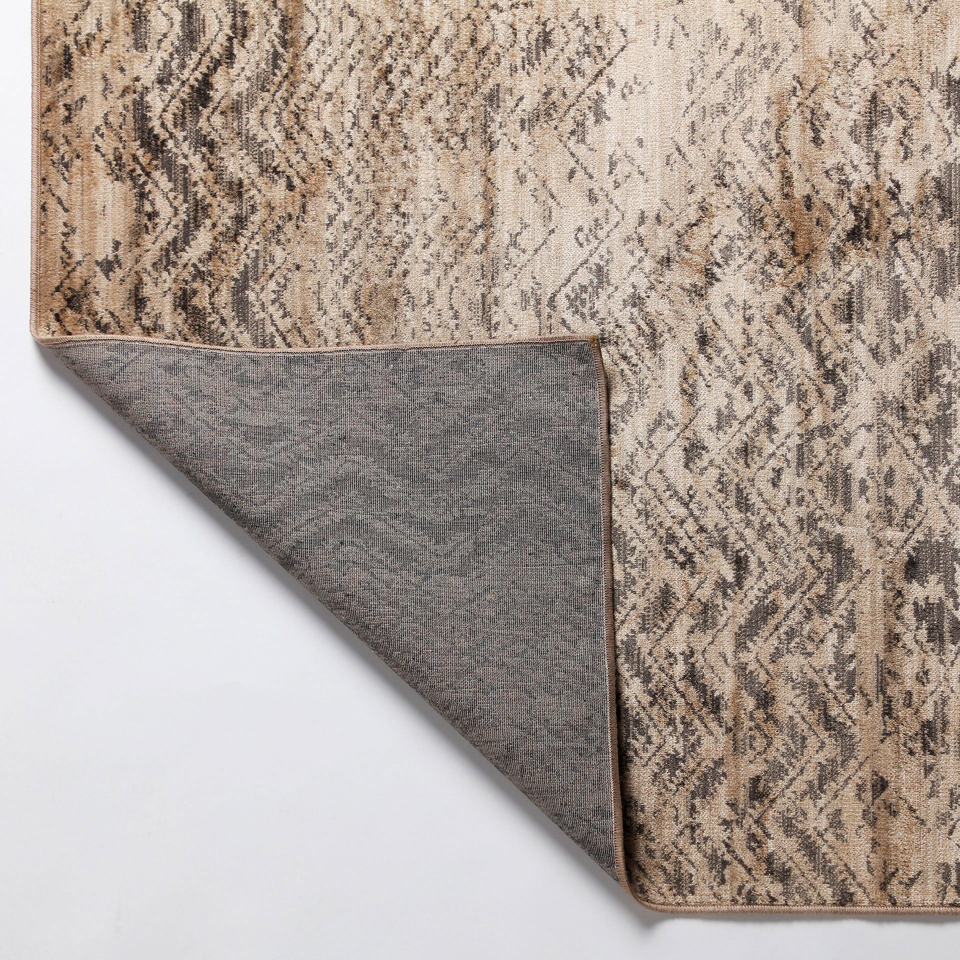 The Elian Carpet — contemporary rug in viscose blend from Laiyahome