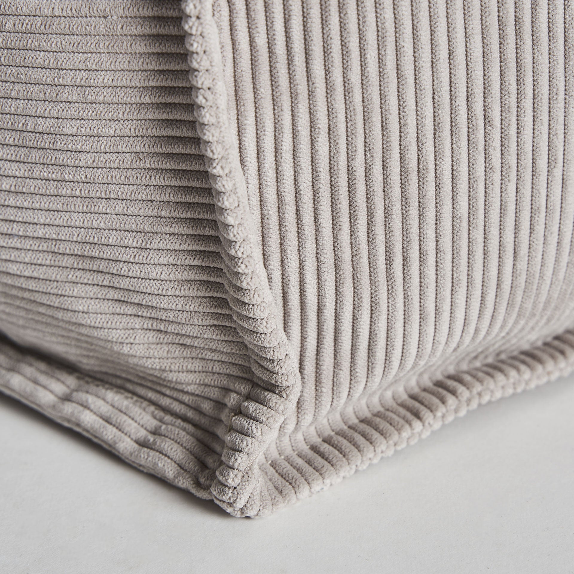 The Seia Footrest — vintage-modern pouffe in corduroy from Laiyahome