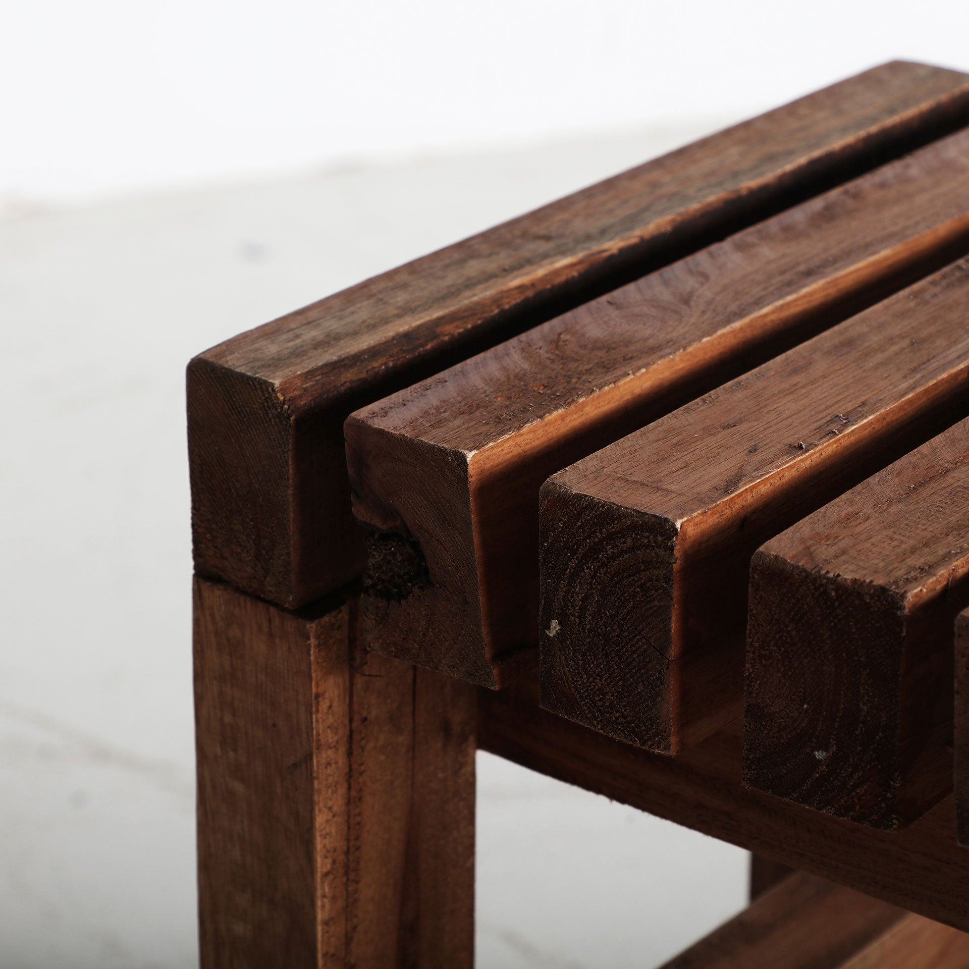 The Akviran Footrest — global-modern pouffe in mahogany wood from Laiyahome