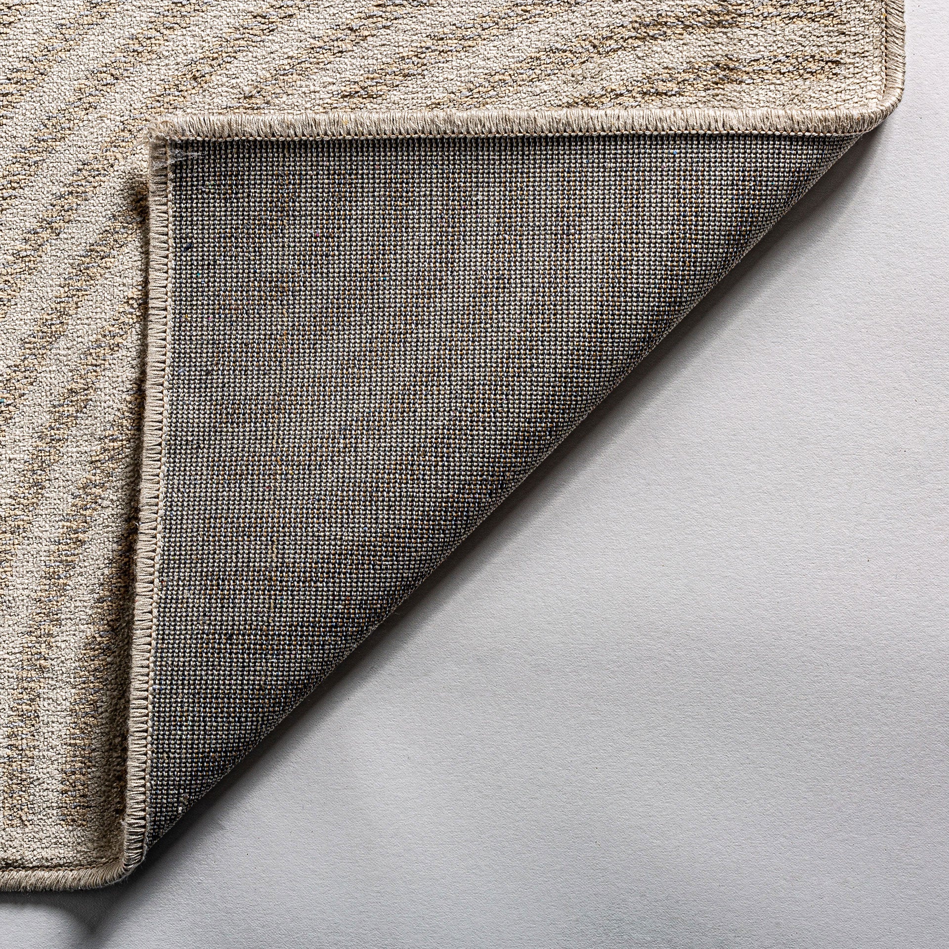 The Idoia Carpet — contemporary rug in viscose blend from Laiyahome