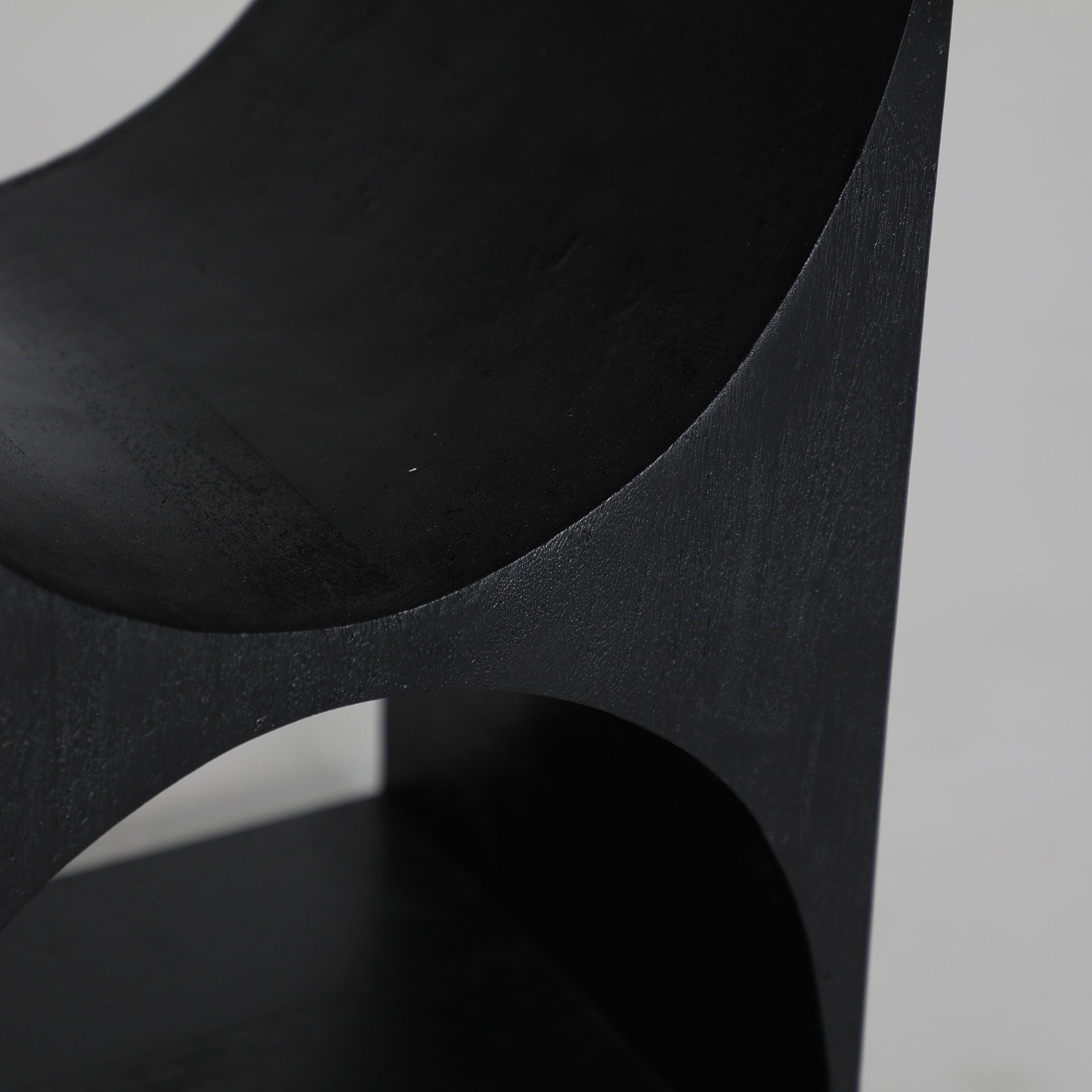 The Kirila Side Table — contemporary side table in solid mango wood from Laiyahome
