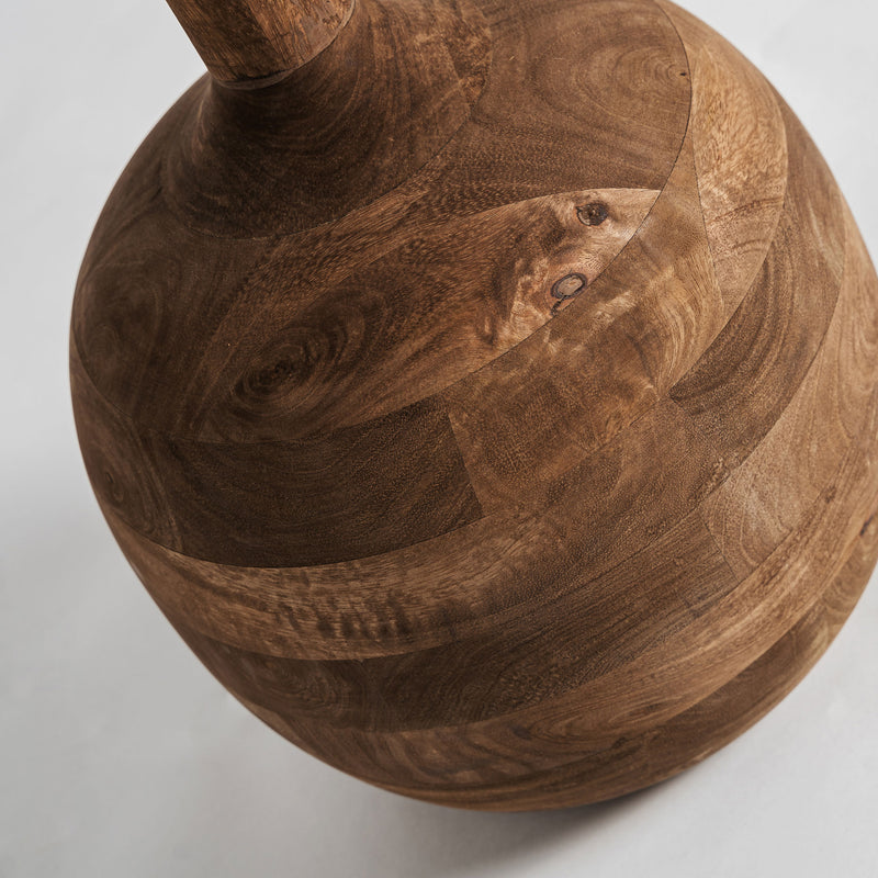 GLOGOW FLOOR LAMP in a modern interior setting