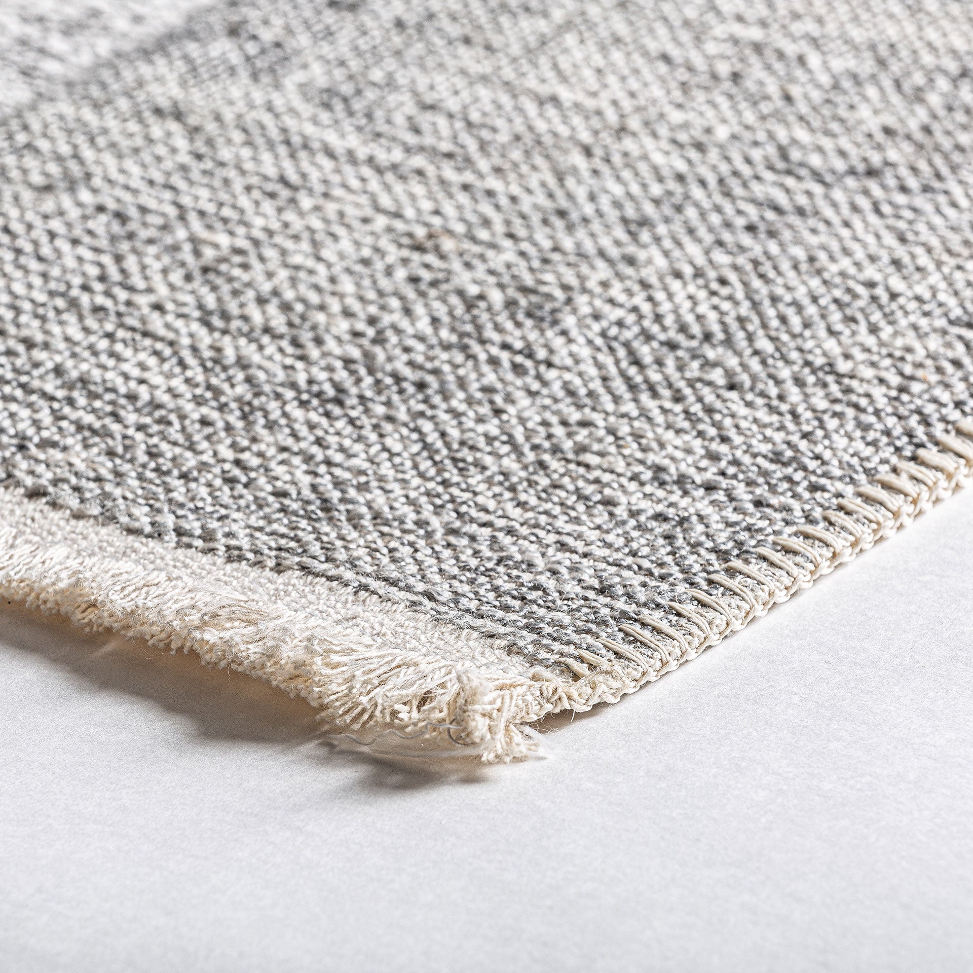 The Nereida Carpet — contemporary rug in high-performance polyester from Laiyahome