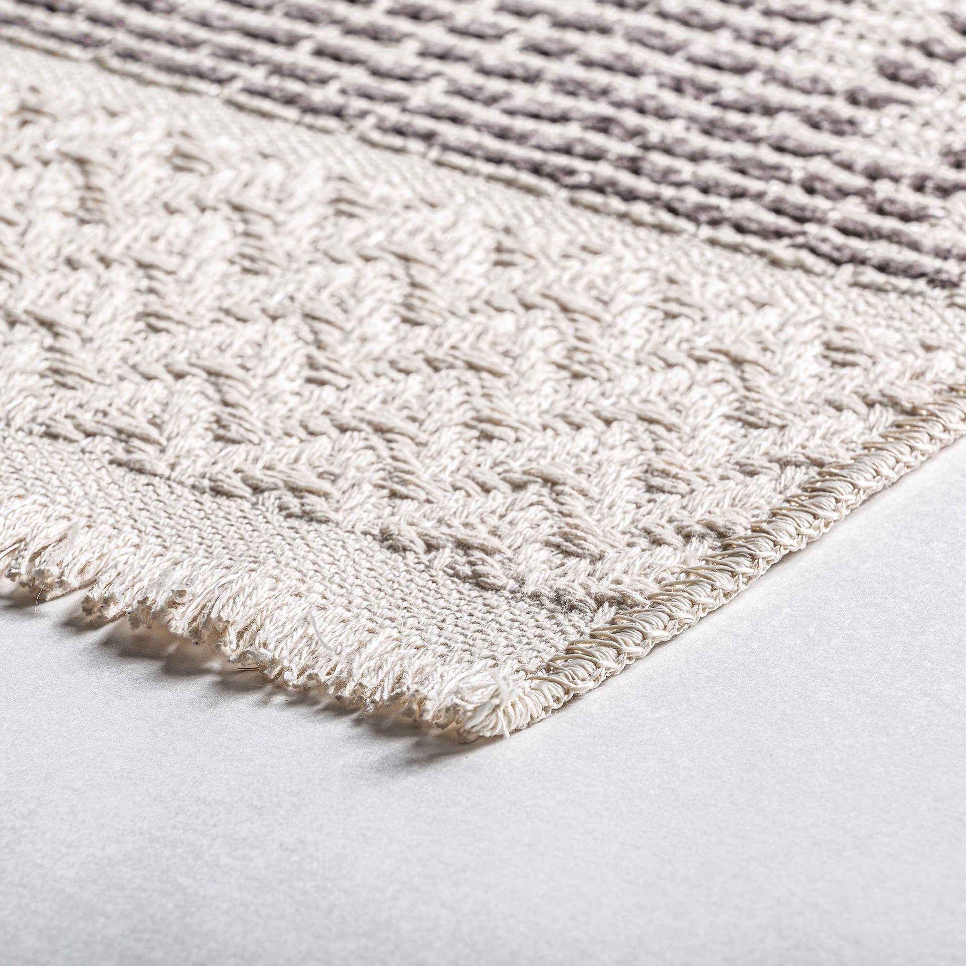 The Pamela Carpet — contemporary rug in high-performance polyester from Laiyahome