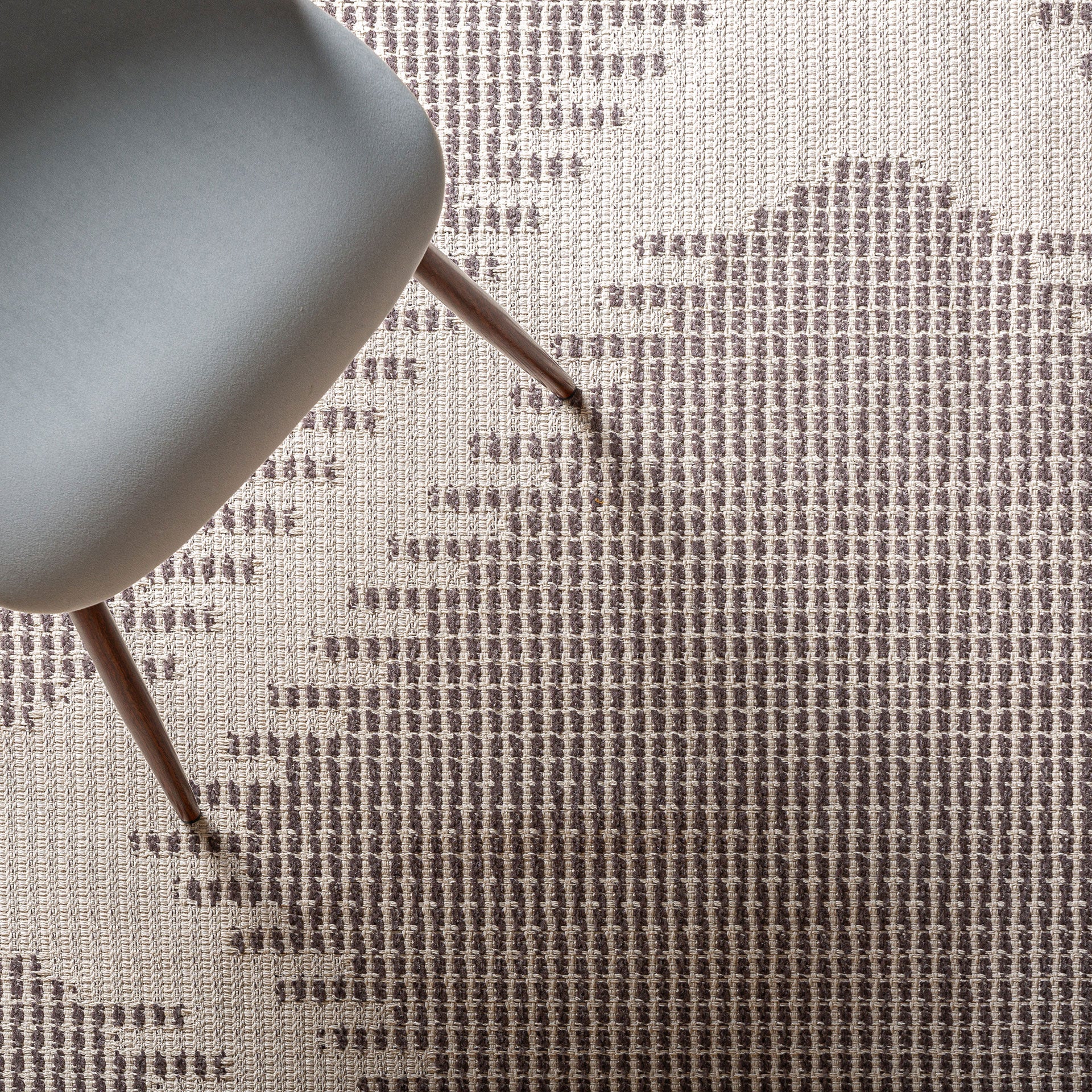 The Pamela Carpet — contemporary rug in high-performance polyester from Laiyahome