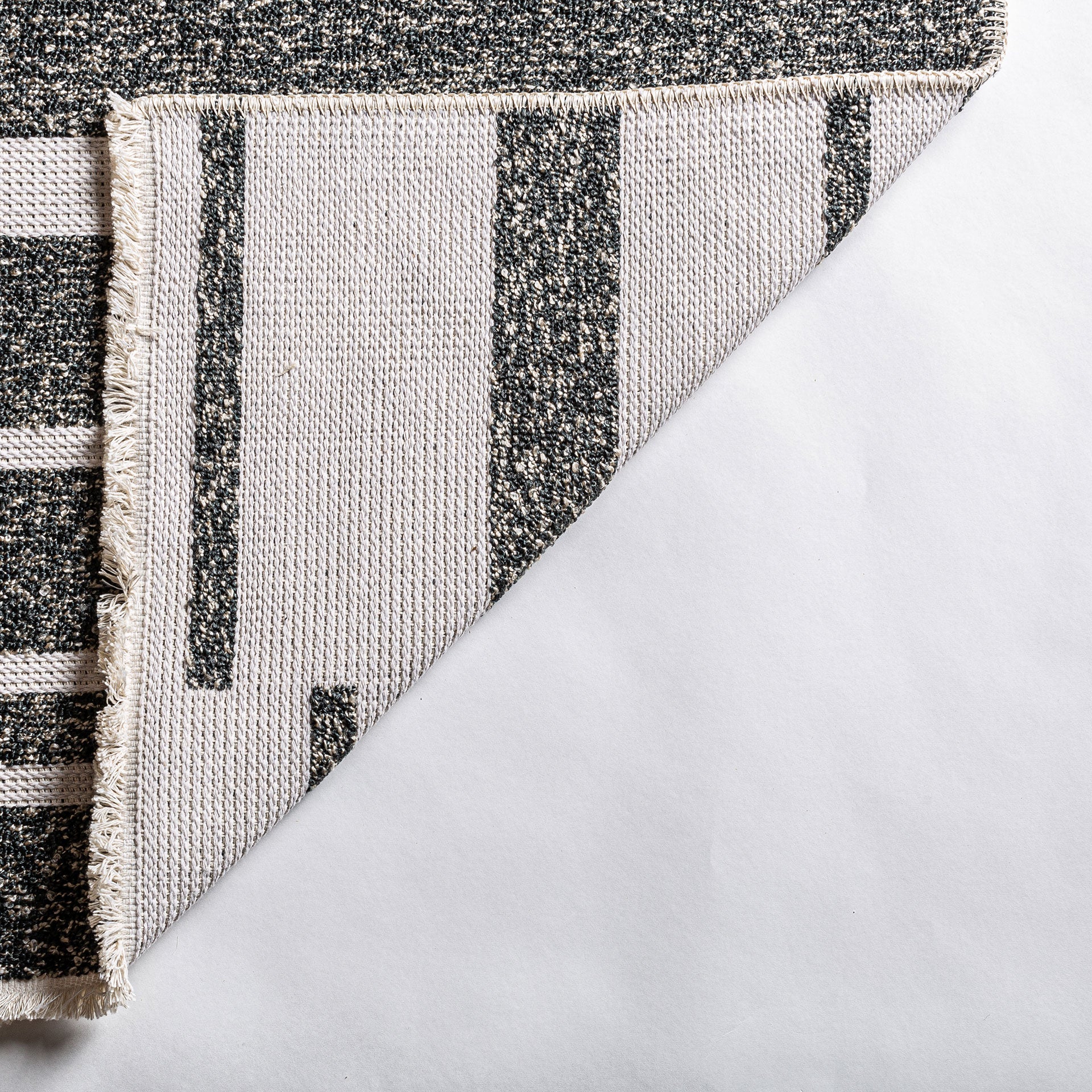 The Celia Carpet — contemporary rug in high-performance polyester from Laiyahome