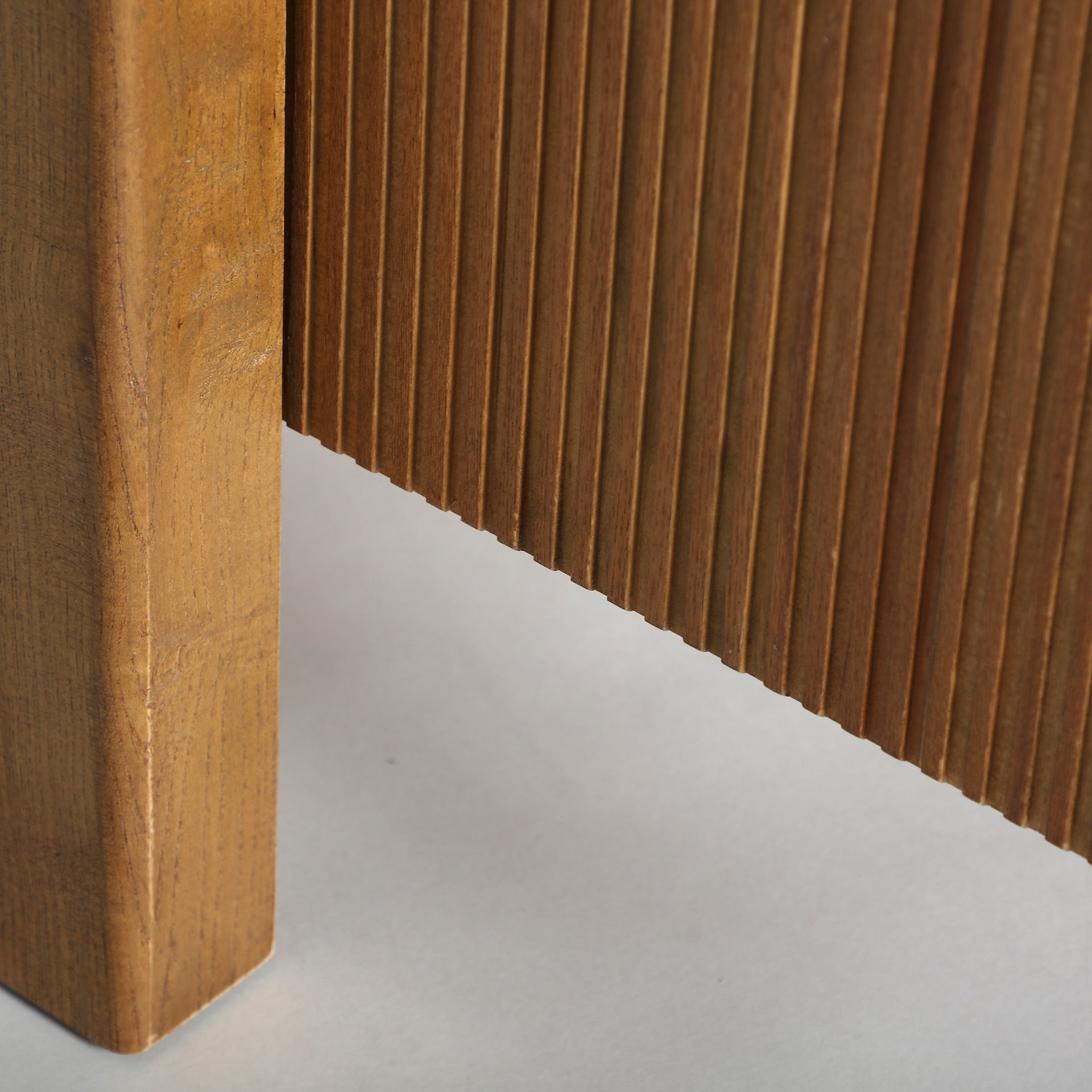 The Copenhague Wardrobe — minimalist cabinet in solid ash wood from Laiyahome