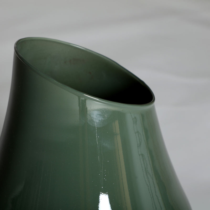 ESPERANZA VASE in a modern interior setting
