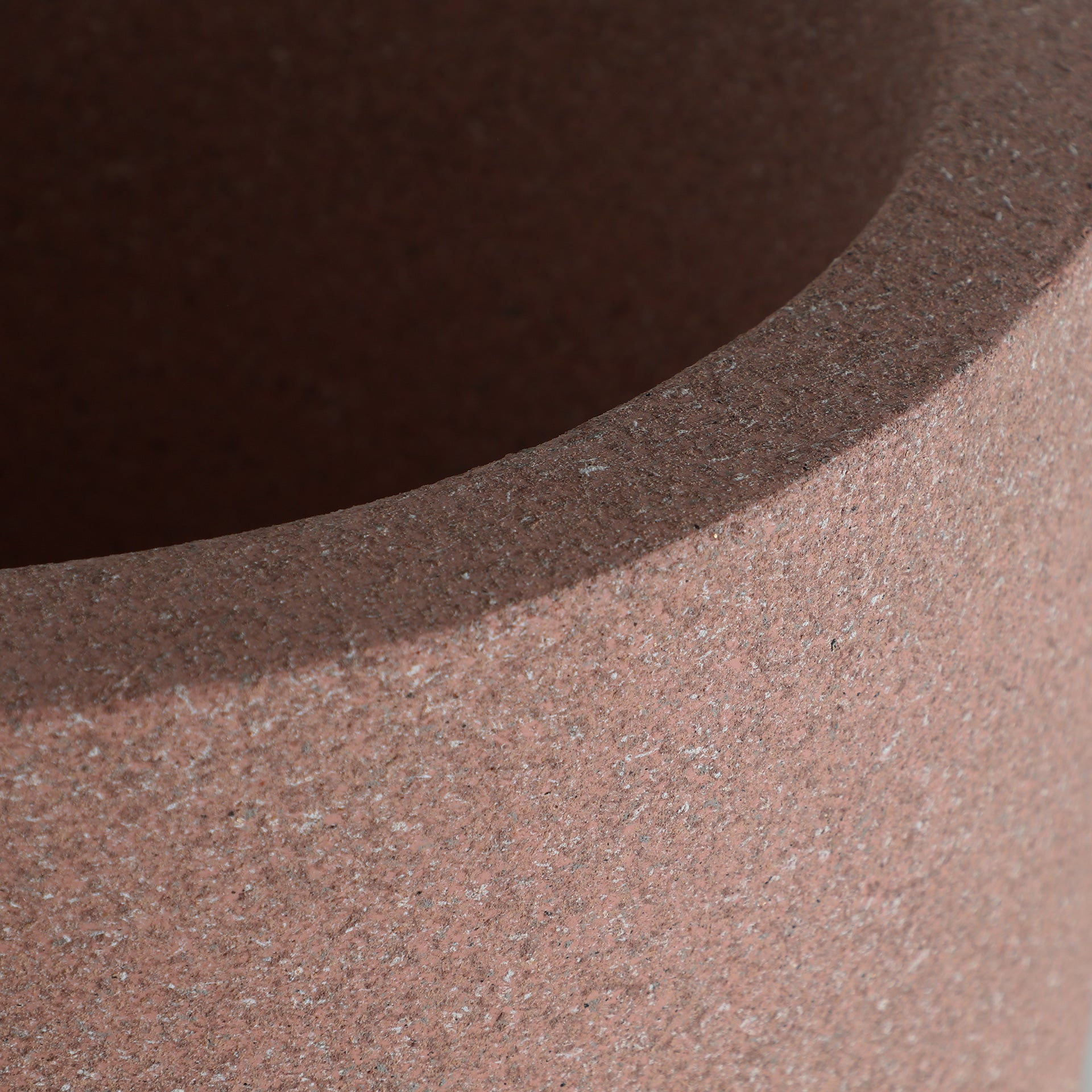 The Nivor Plant Pot — contemporary planter in high-grade polyresin from Laiyahome