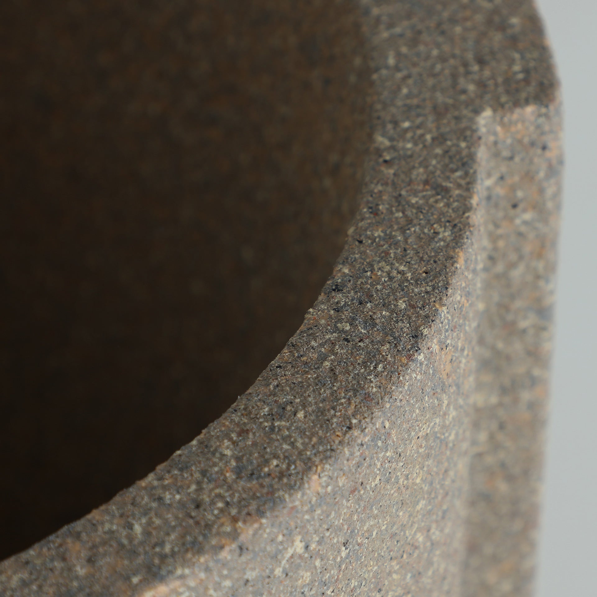 The Lunor Plant Pot — contemporary planter in high-grade polyresin from Laiyahome