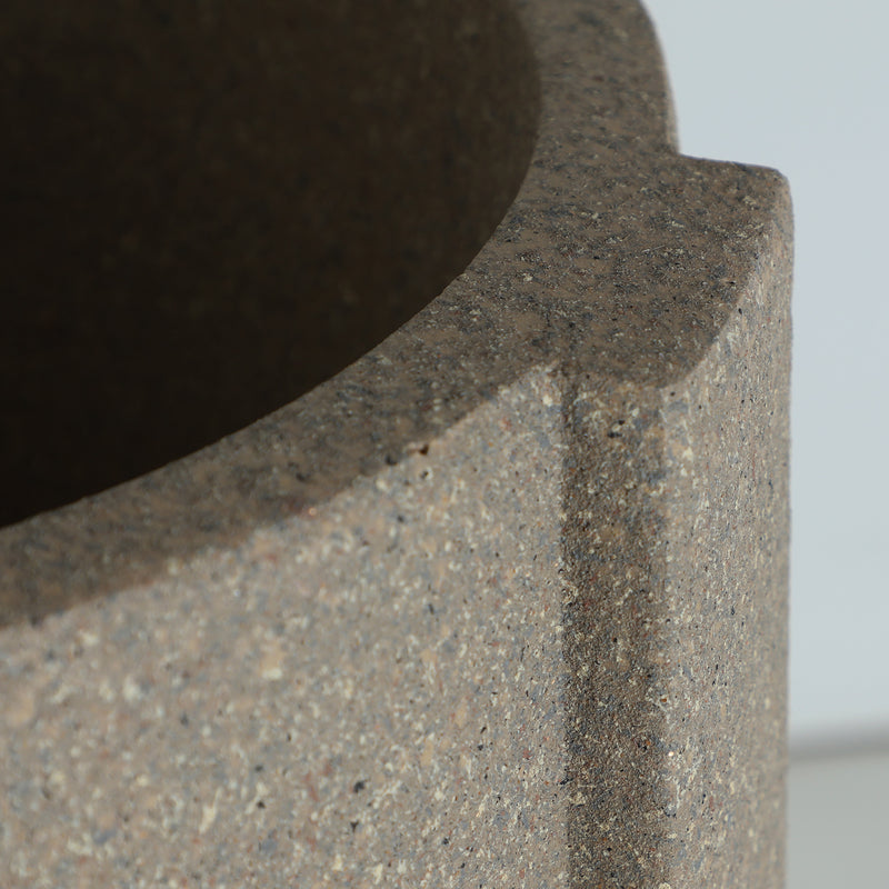 The Lunor Plant Pot — contemporary planter in high-grade polyresin from Laiyahome
