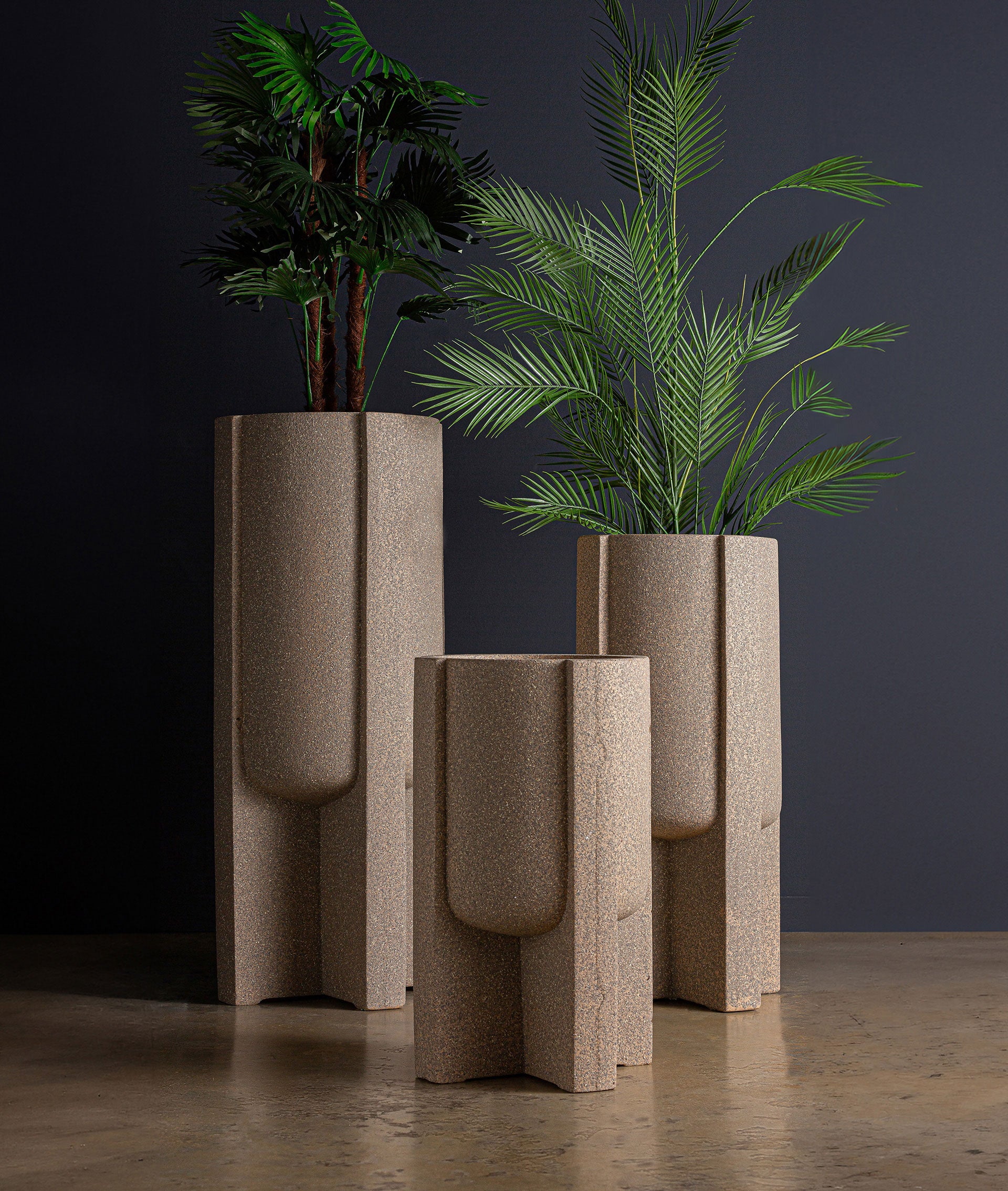 The Lunor Plant Pot — contemporary planter in high-grade polyresin from Laiyahome