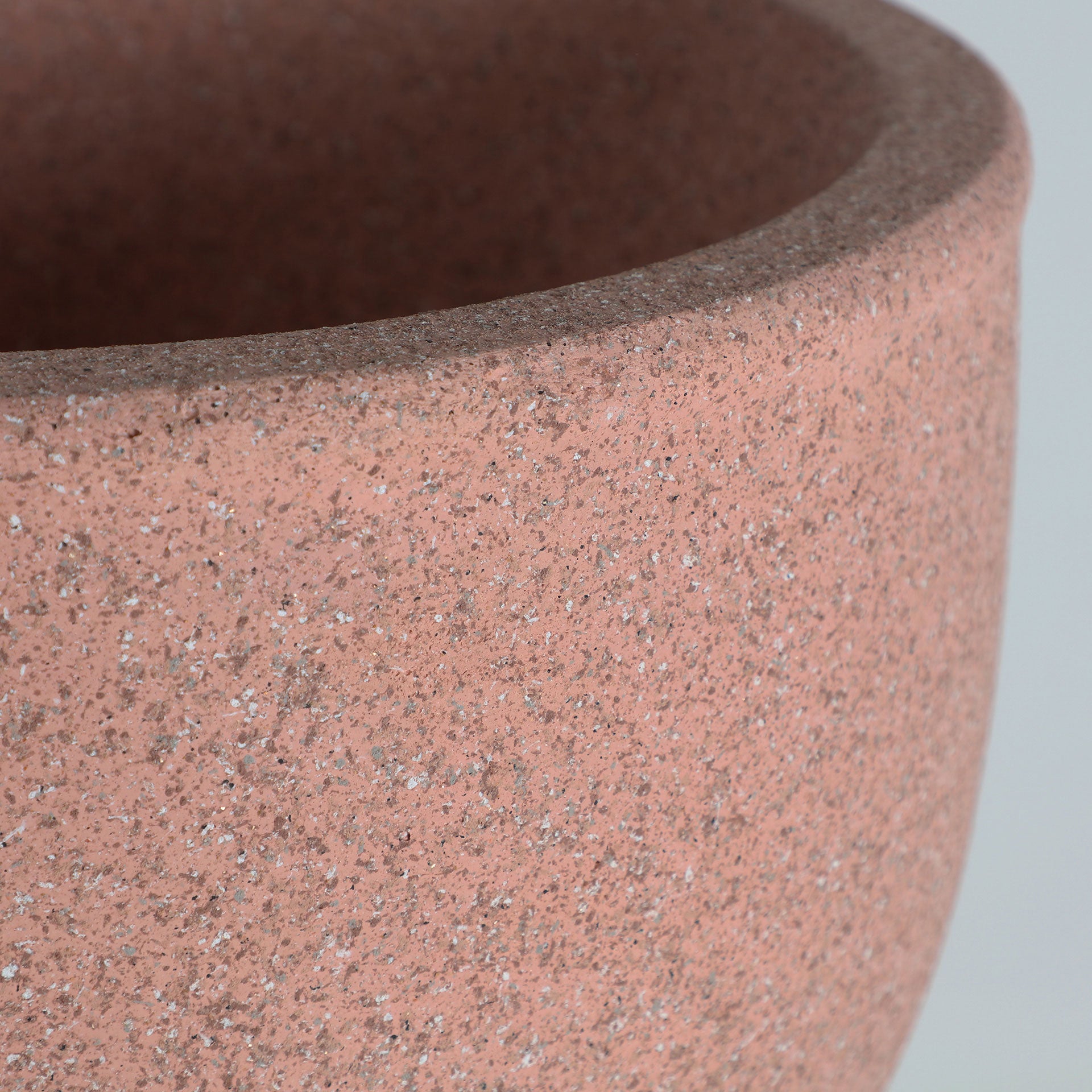 The Nivor Plant Pot — contemporary planter in high-grade polyresin from Laiyahome