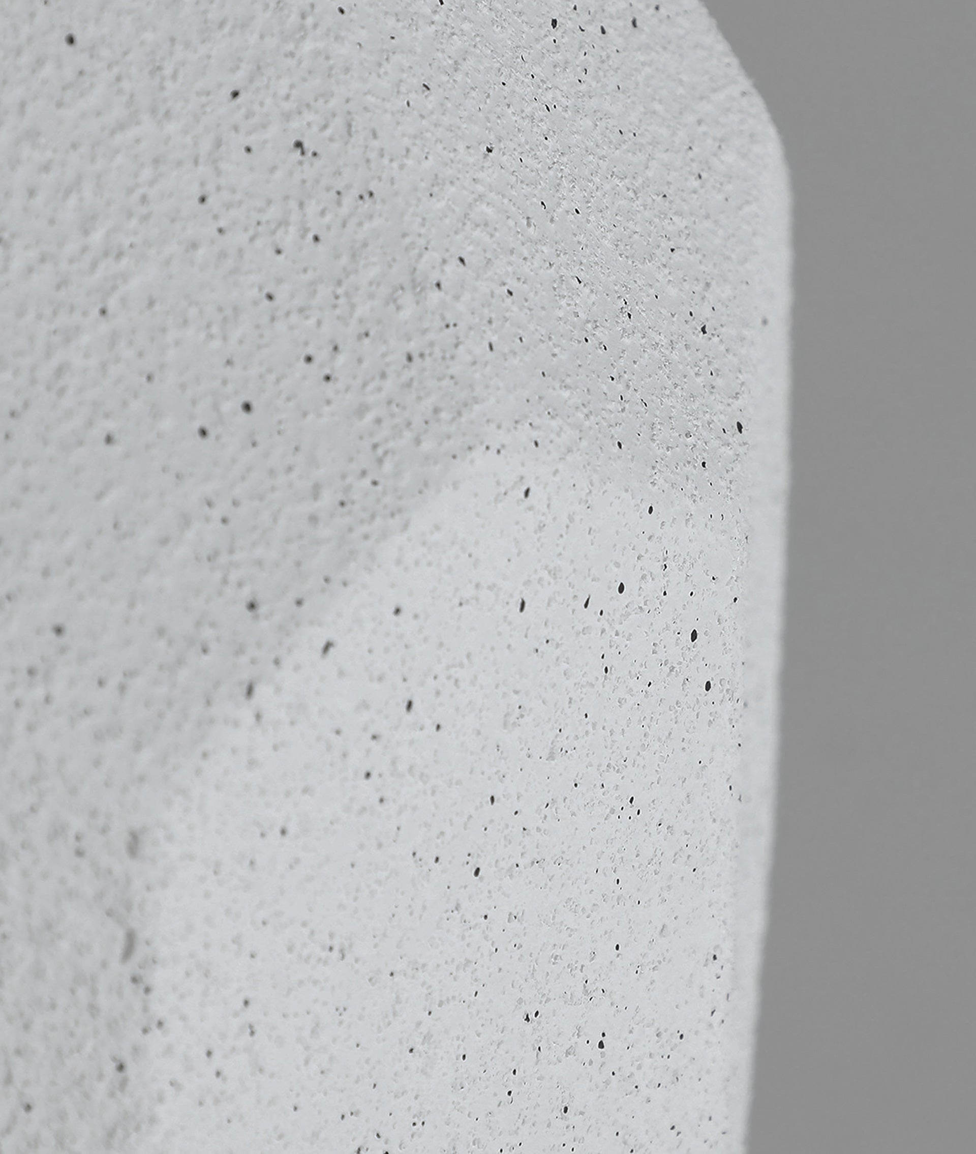 The Elmur Plant Pot — contemporary planter in high-grade polyresin from Laiyahome