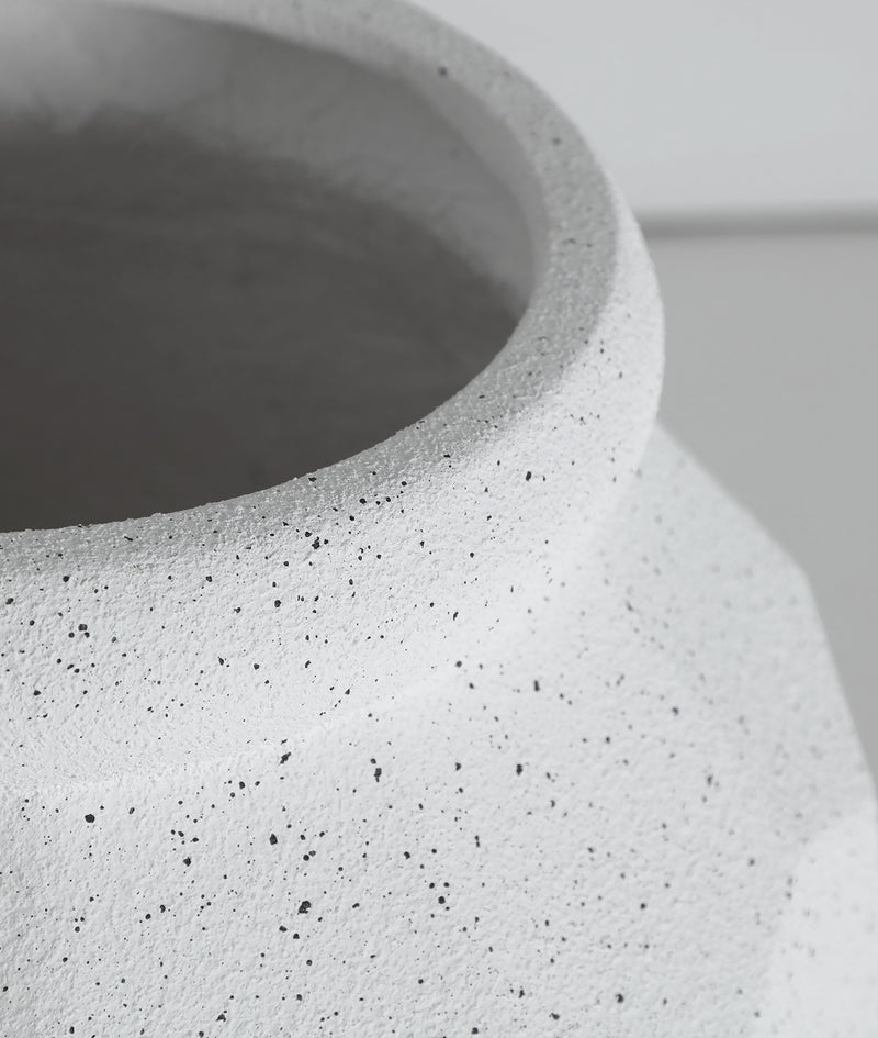 The Elmur Plant Pot — contemporary planter in high-grade polyresin from Laiyahome