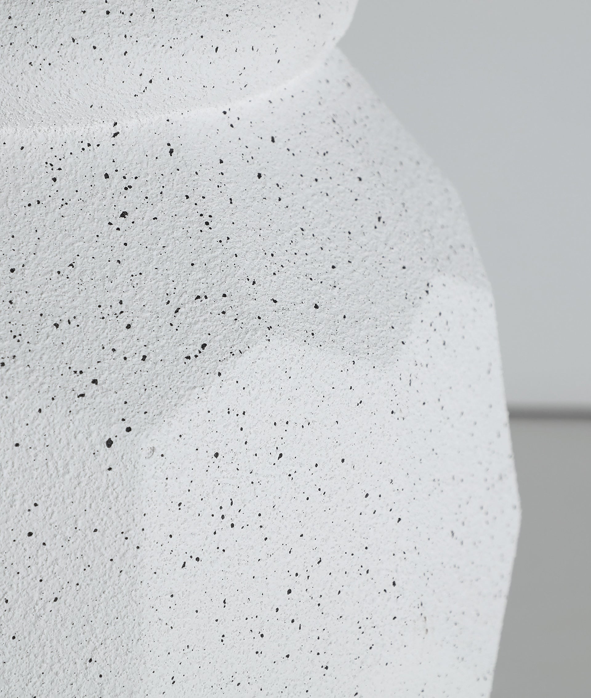 The Elmur Plant Pot — contemporary planter in high-grade polyresin from Laiyahome