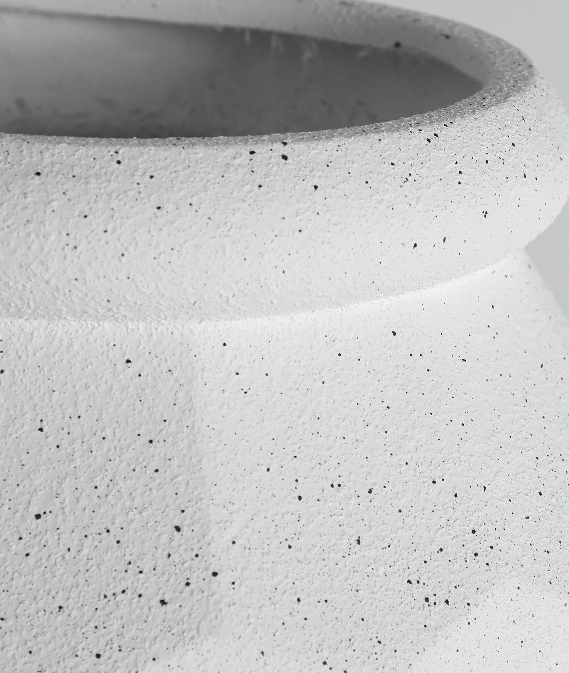 The Elmur Plant Pot — contemporary planter in high-grade polyresin from Laiyahome