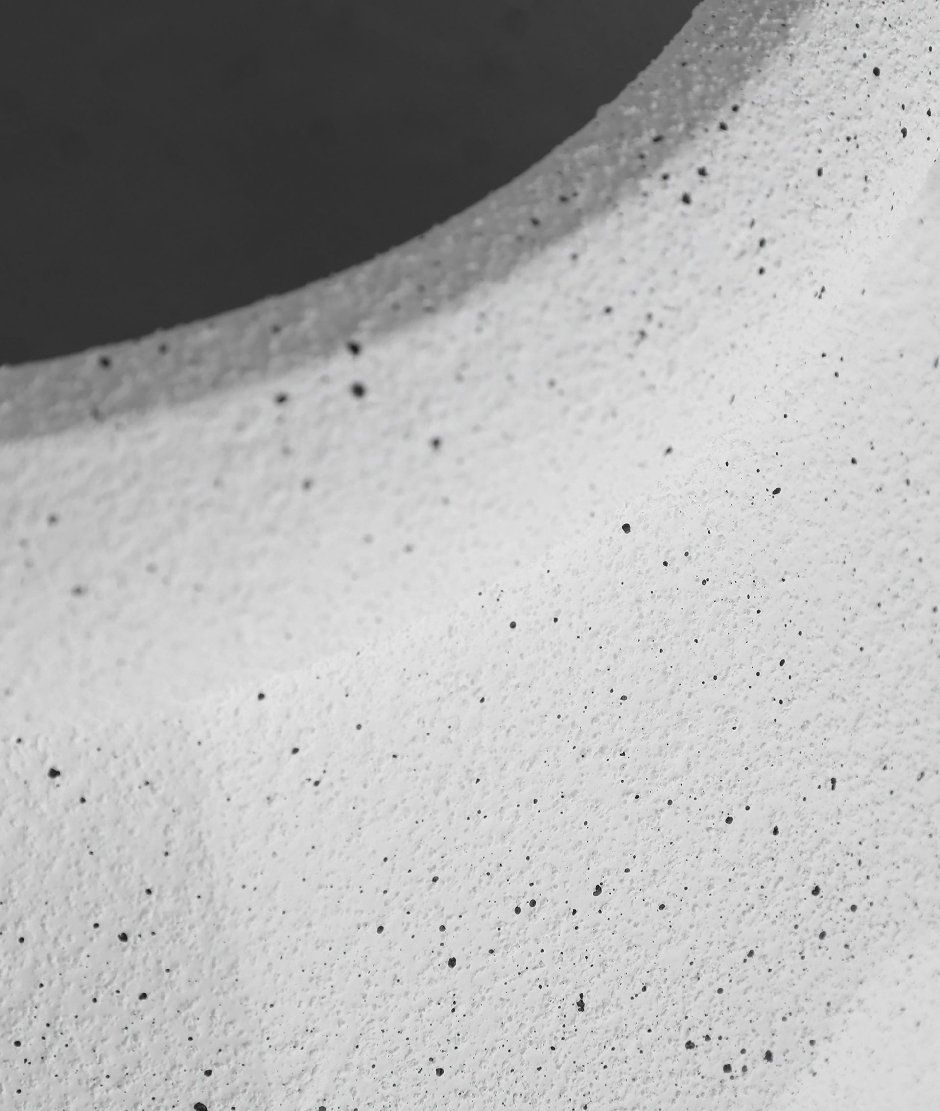 The Elmur Plant Pot — contemporary planter in high-grade polyresin from Laiyahome
