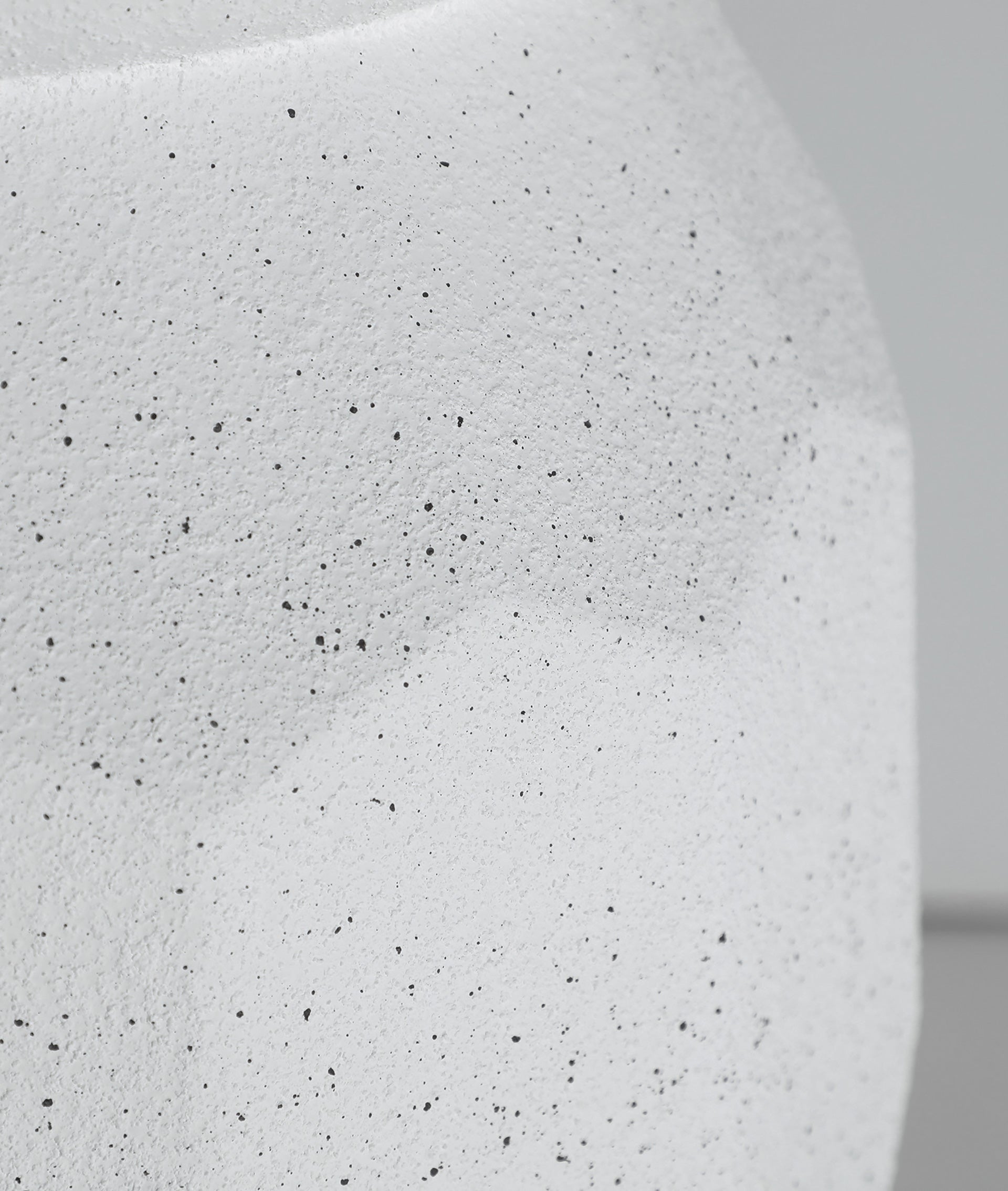 The Elmur Plant Pot — contemporary planter in high-grade polyresin from Laiyahome