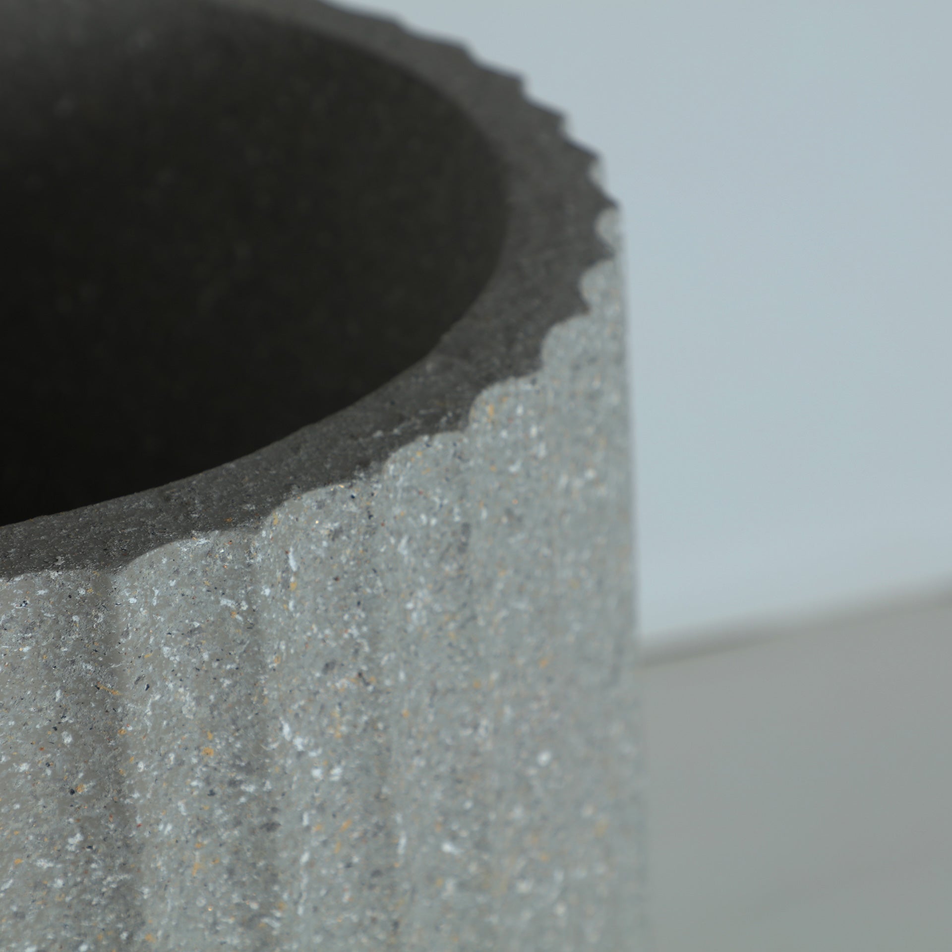The Sanden Plant Pot — contemporary planter in high-grade polyresin from Laiyahome