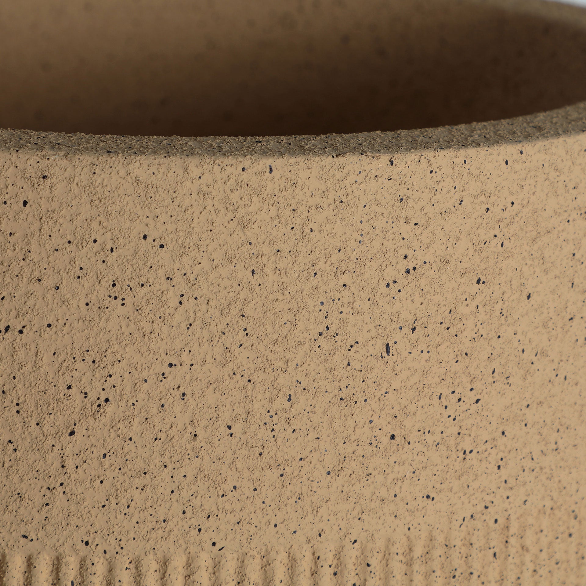 The Kavan Plant Pot — contemporary planter in high-grade polyresin from Laiyahome