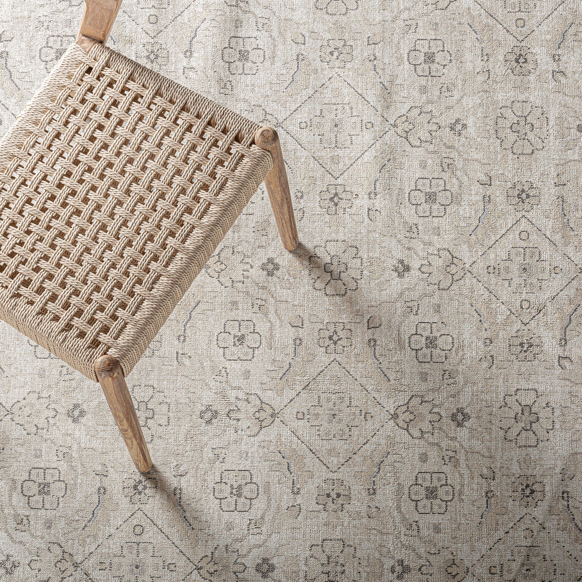 The Ebba Carpet — classic rug in viscose blend from Laiyahome