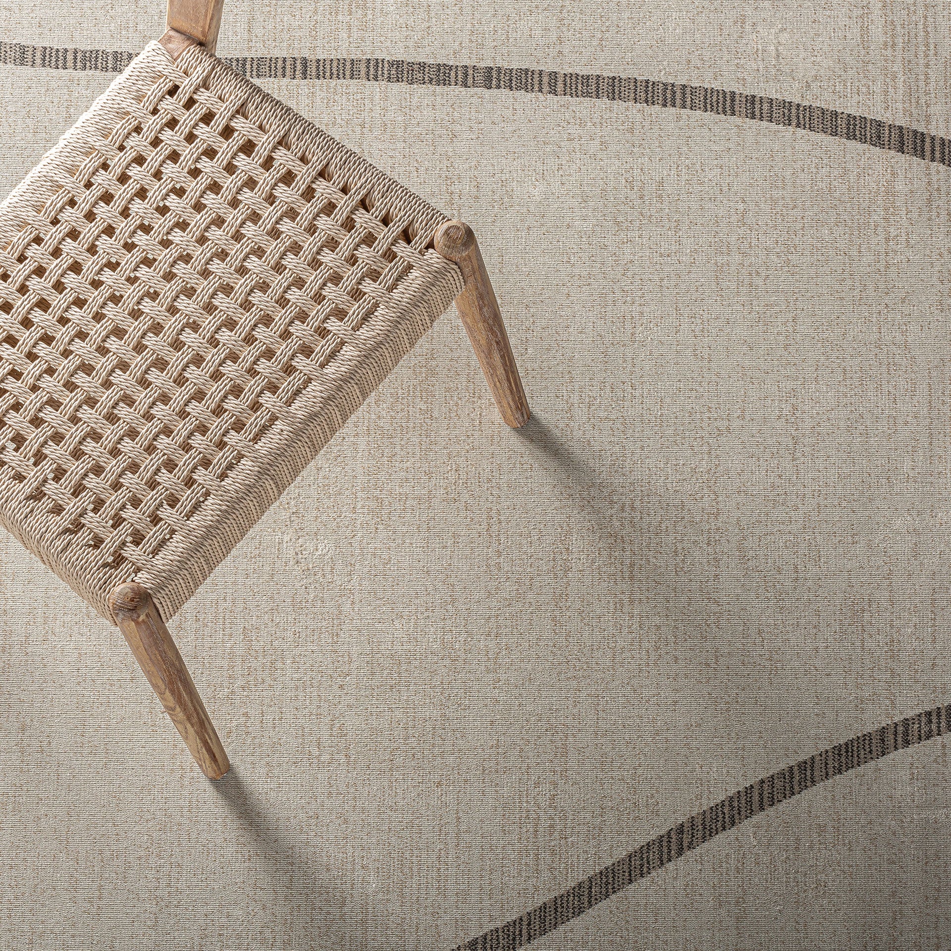 The Giennah Carpet — contemporary rug in viscose blend from Laiyahome