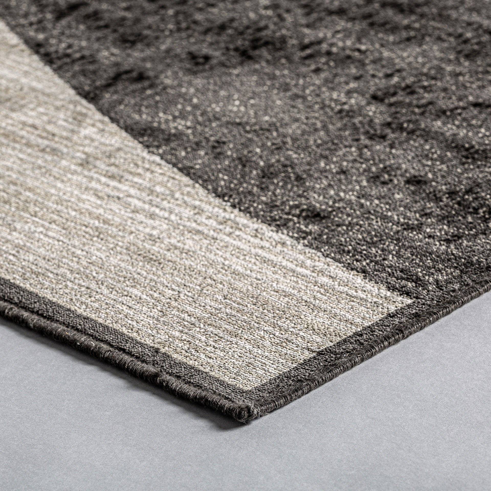 The Helien Carpet — contemporary rug in viscose blend from Laiyahome