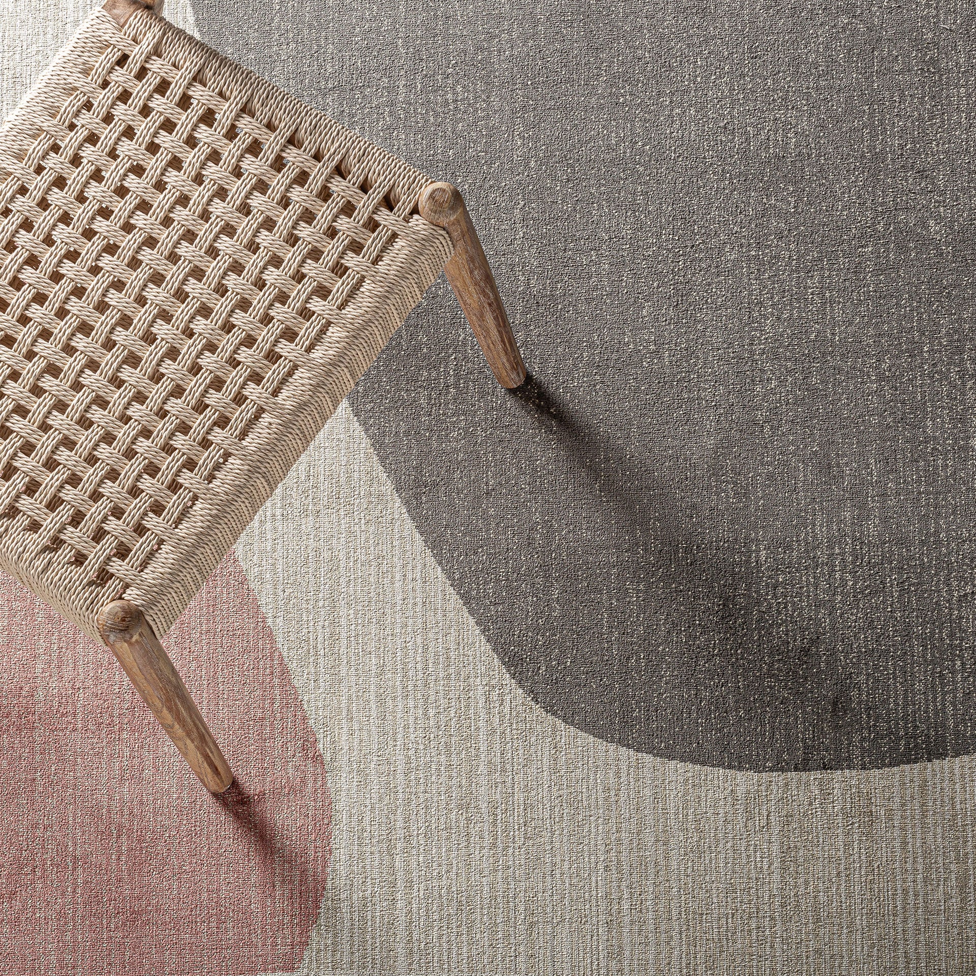 The Helien Carpet — contemporary rug in viscose blend from Laiyahome