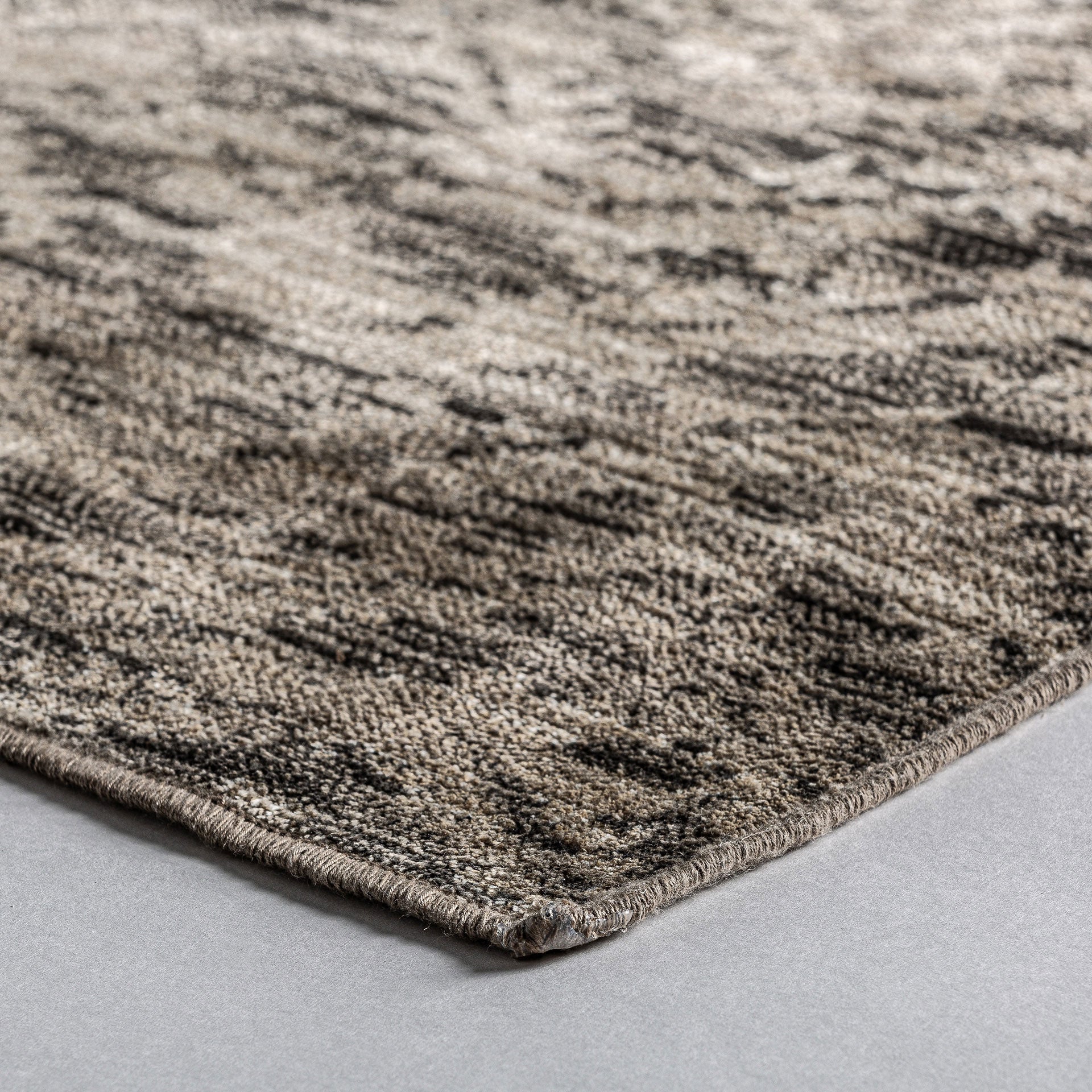 The Isolda Carpet — classic rug in viscose blend from Laiyahome