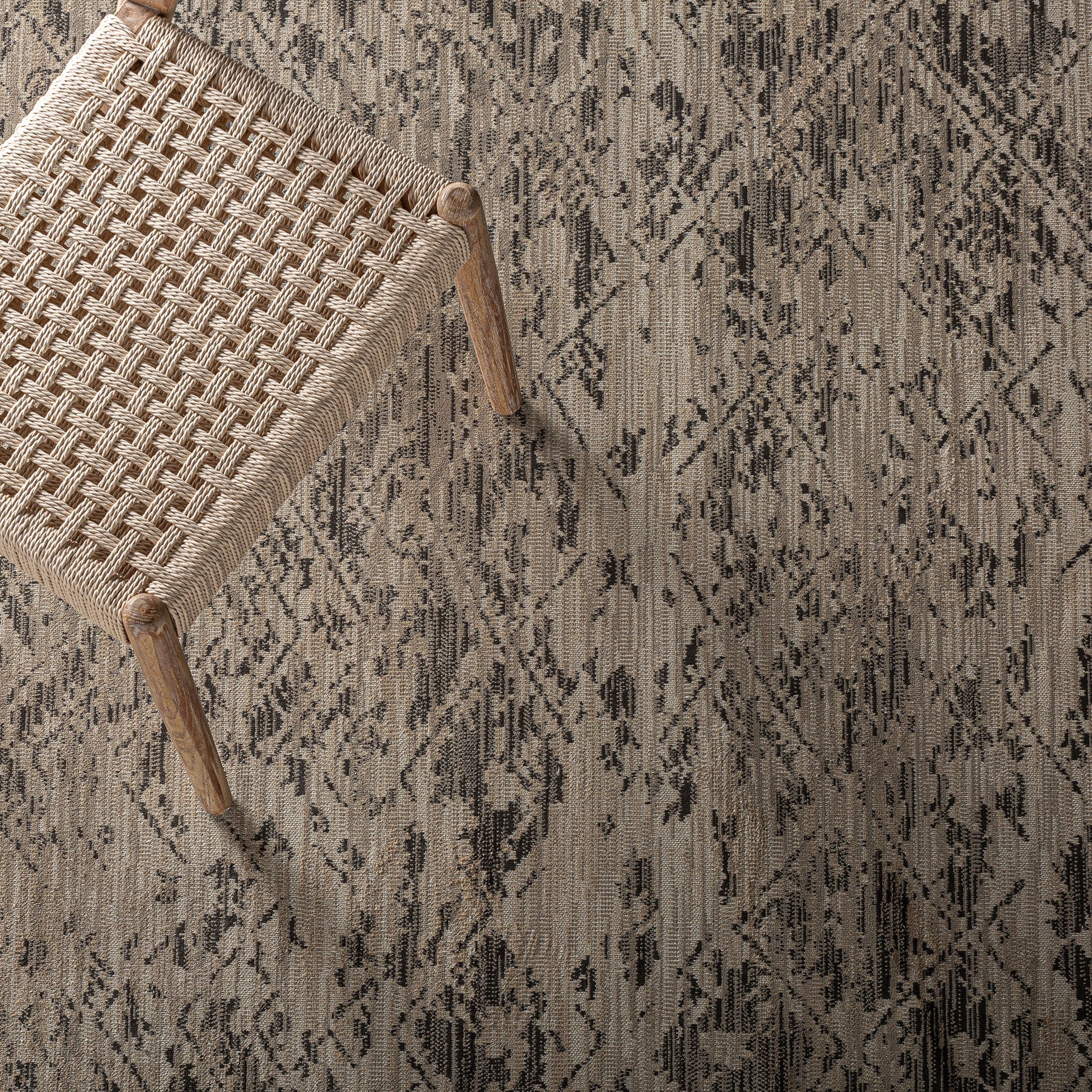 The Isolda Carpet — classic rug in viscose blend from Laiyahome