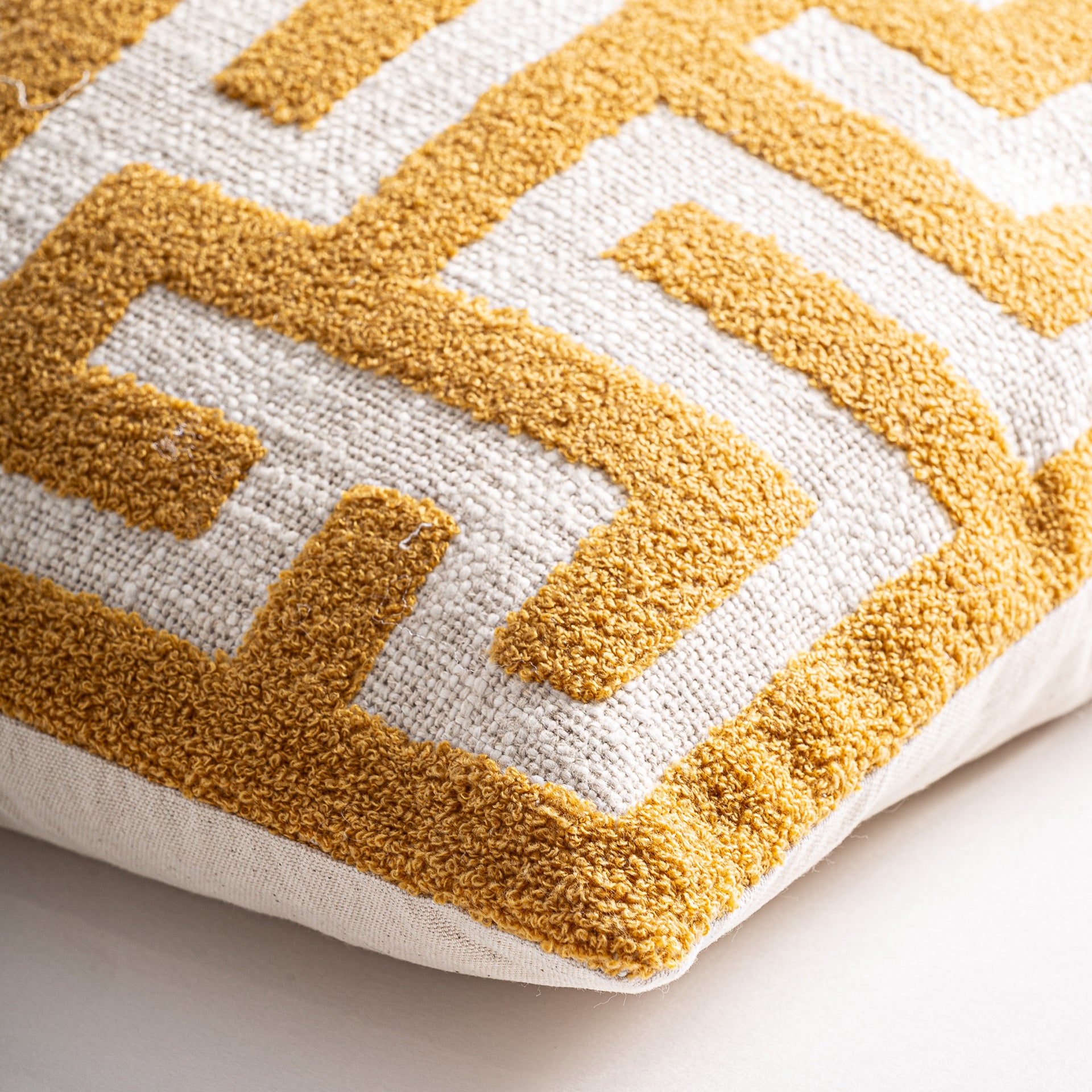The Amaia Cushion — classic cushion in natural cotton from Laiyahome