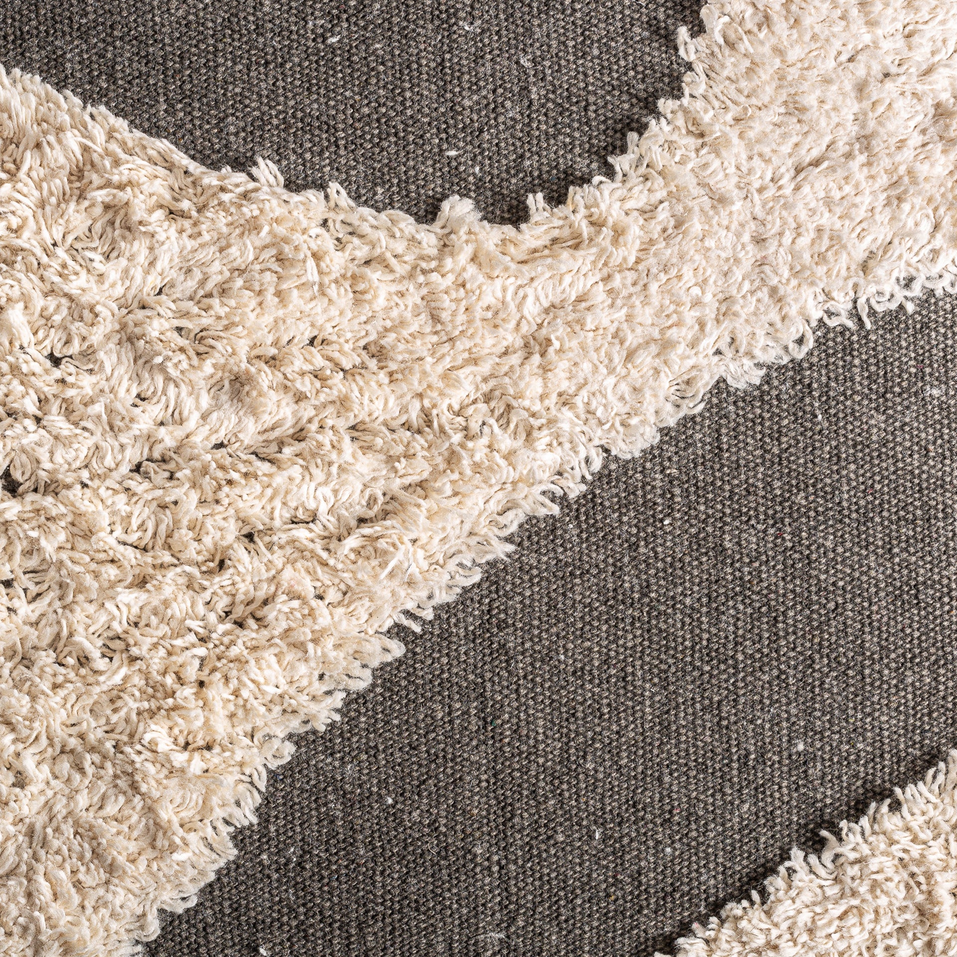 The Sahun Cushion — contemporary cushion in natural cotton from Laiyahome