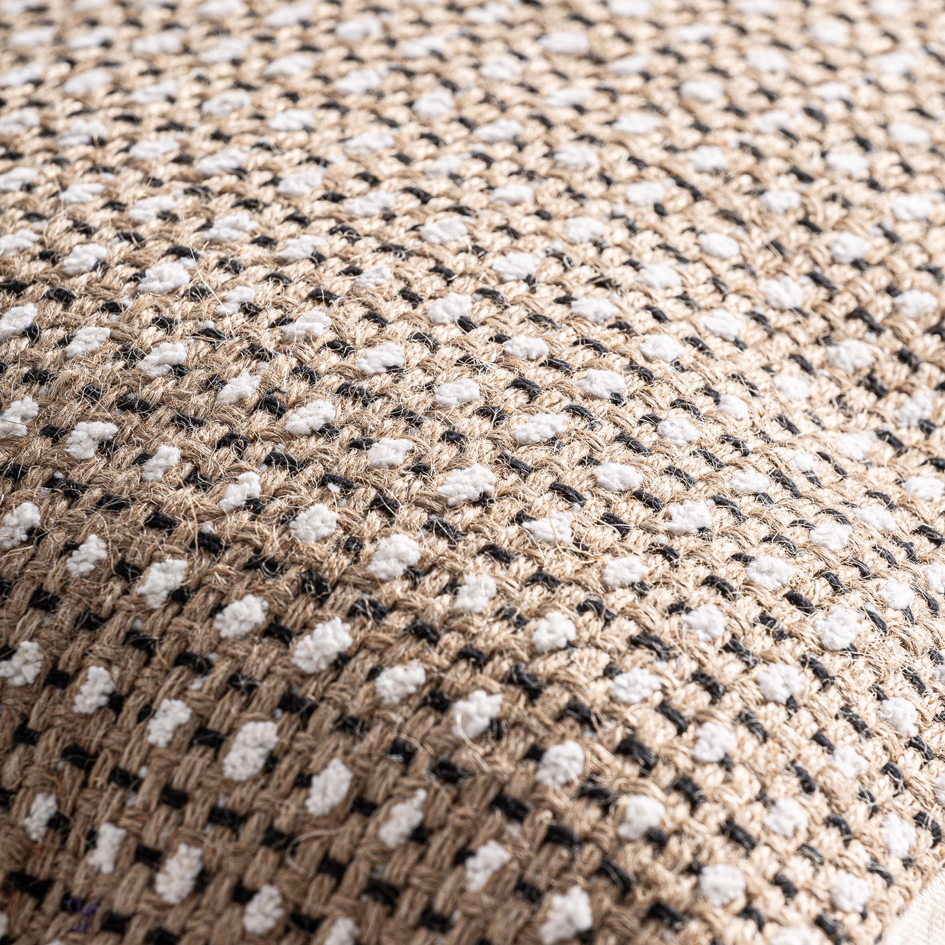 The Halena Cushion — classic cushion in natural cotton from Laiyahome
