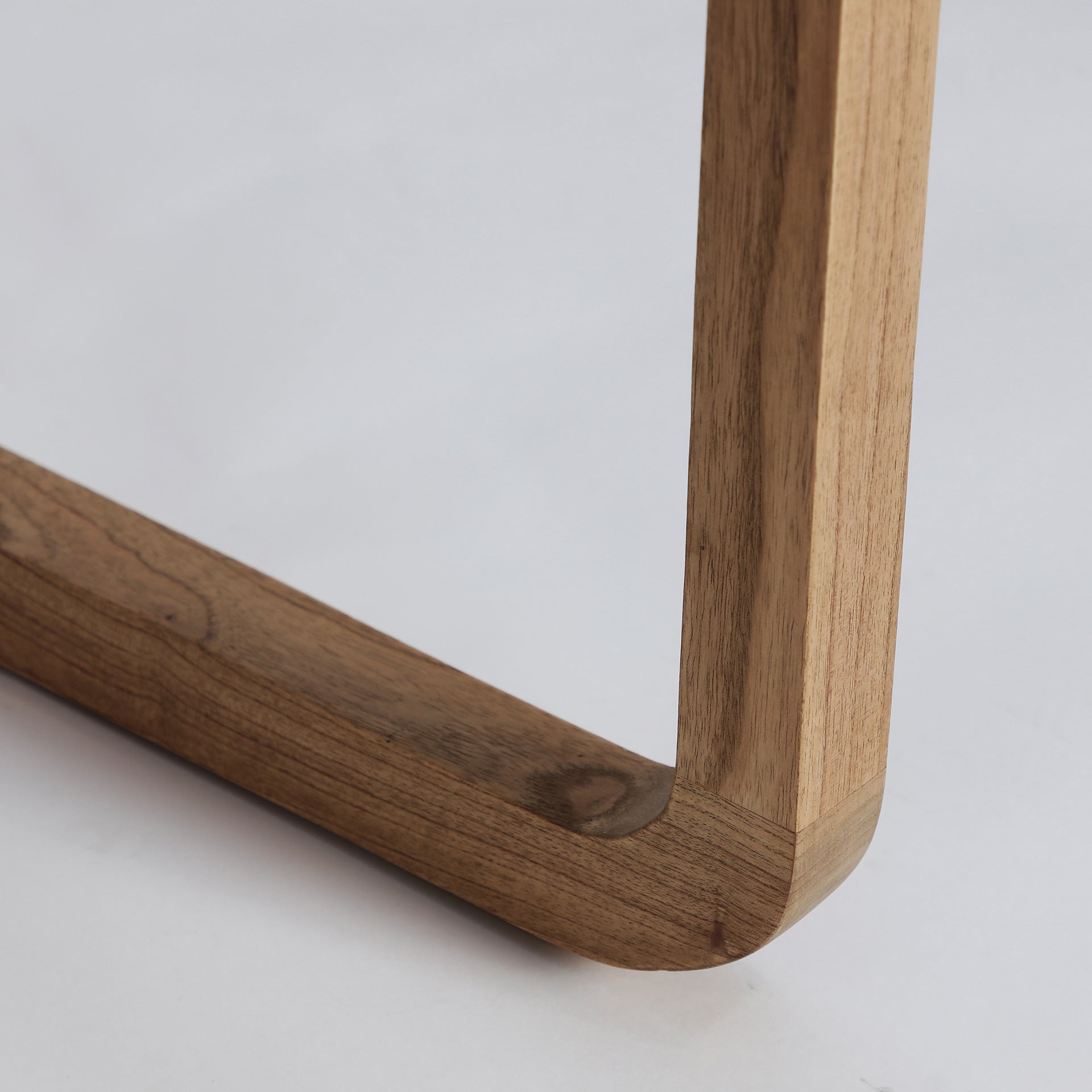 The Lecce Desk — Scandinavian desk in solid mindi wood from Laiyahome